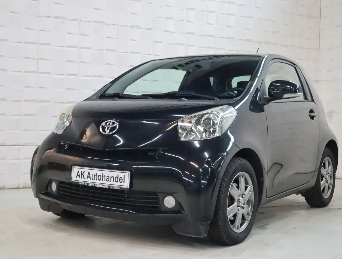 Toyota iQ iQ + Aut. Klimaautomatik AUX Schwarz - 1