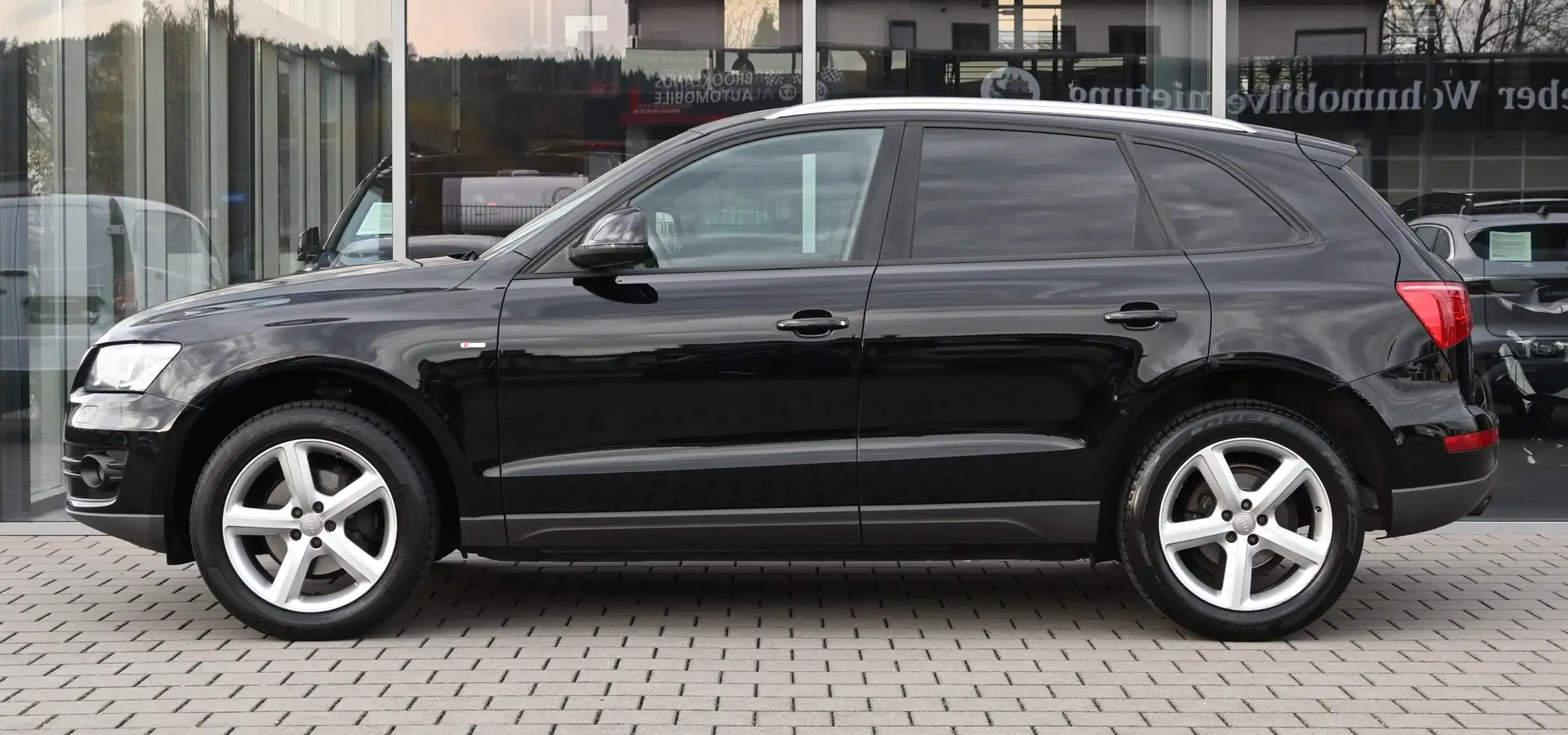 Audi Q5 2.0 TFSI quattro S LINE *BiXENON*8-FACH ALU*1.HD* Zwart - 2