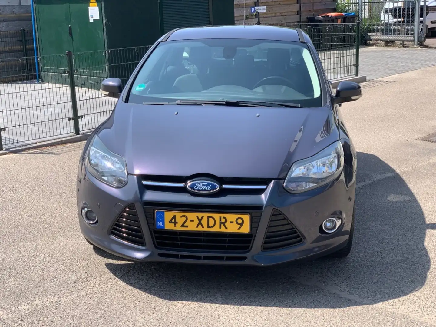 Ford Focus 1.0 ECOB. TITANIUM met nieuwe motor 81000km gedraa Grijs - 2