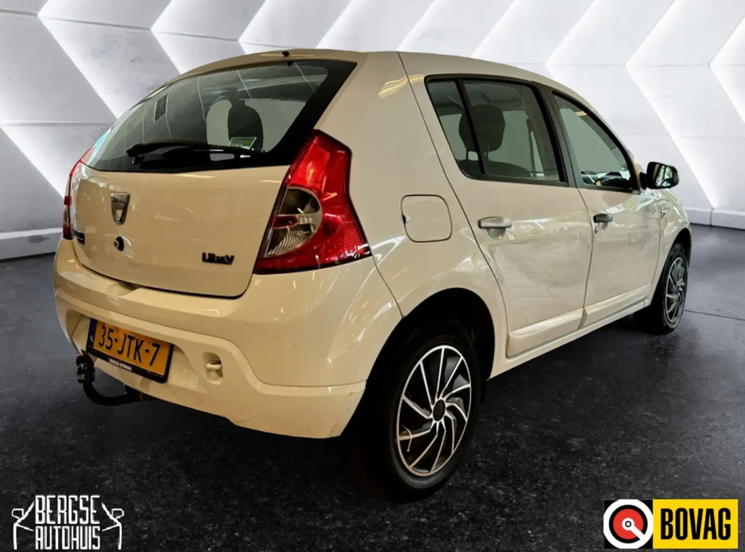 Dacia Sandero 1.2 Lauréate Airco Elek. Ramen Trekhaak Wit - 2