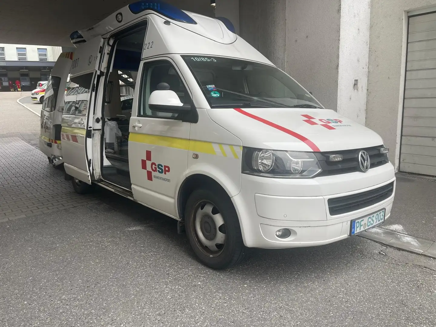 Volkswagen T5 Caravelle Krankentransportwagen Transporter T5 TDI Lang DSG Blanc - 1