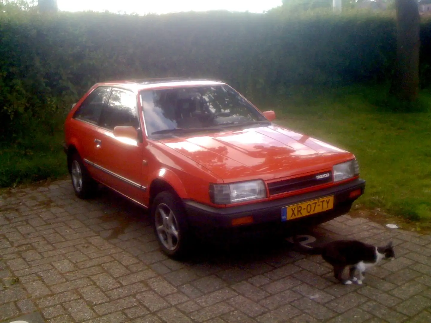 Mazda 323 1.6 Turbo 16V 4WD Formule 4 Rot - 2