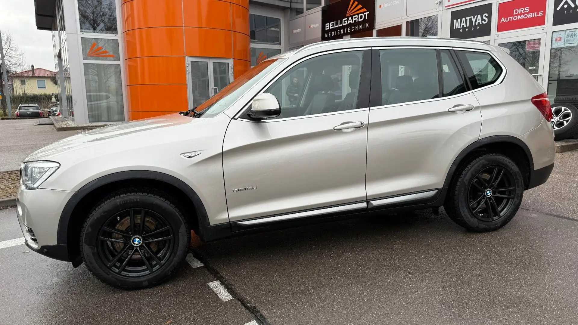 BMW X3 sDrive 18d/X Line/Navi/Pano/Xenon/AHK Silber - 2