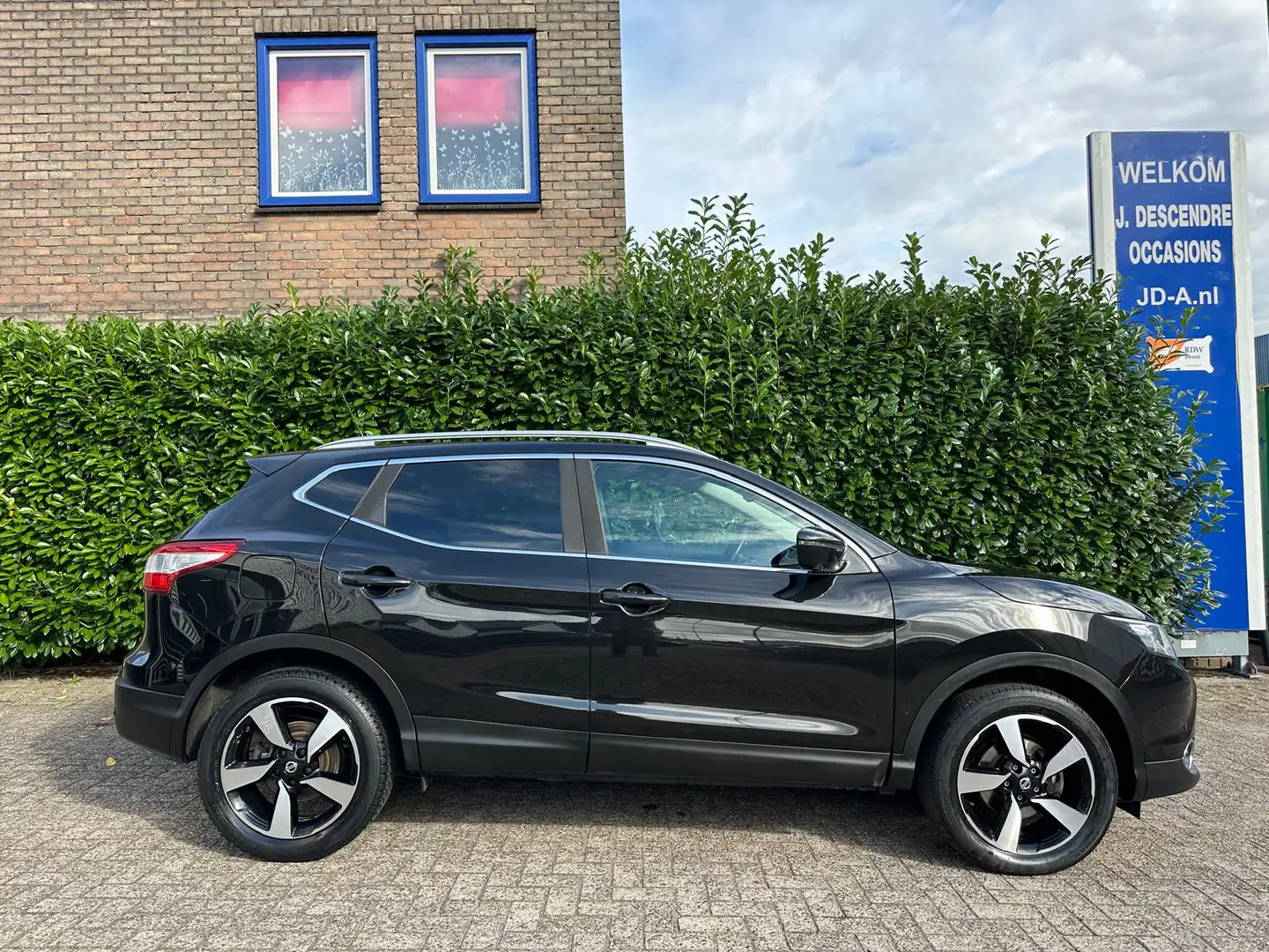 Nissan Qashqai 1.2 Connect Edition Climate C, Cruise C, Pano.Dak, Noir - 2