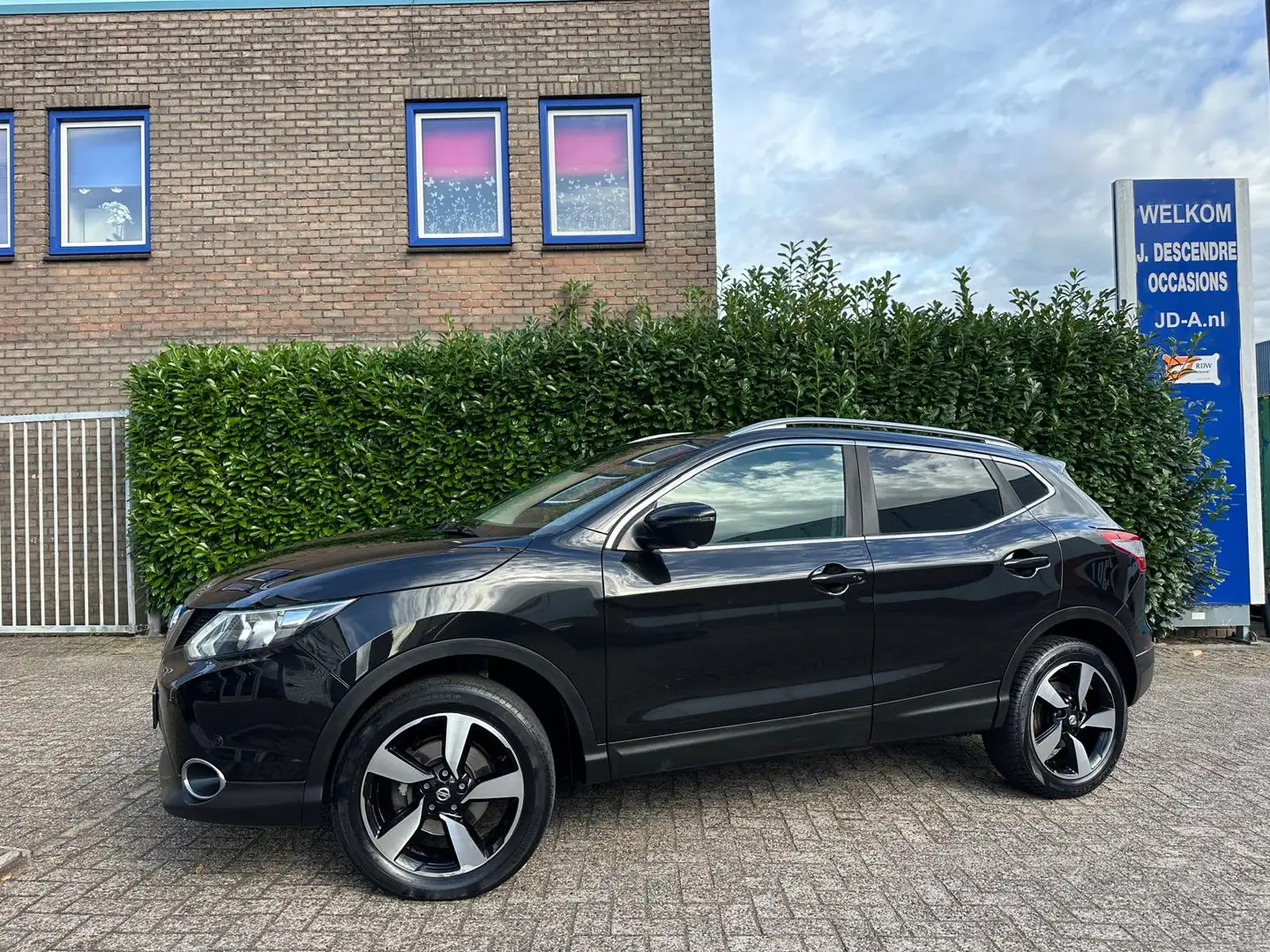 Nissan Qashqai 1.2 Connect Edition Climate C, Cruise C, Pano.Dak, Noir - 1