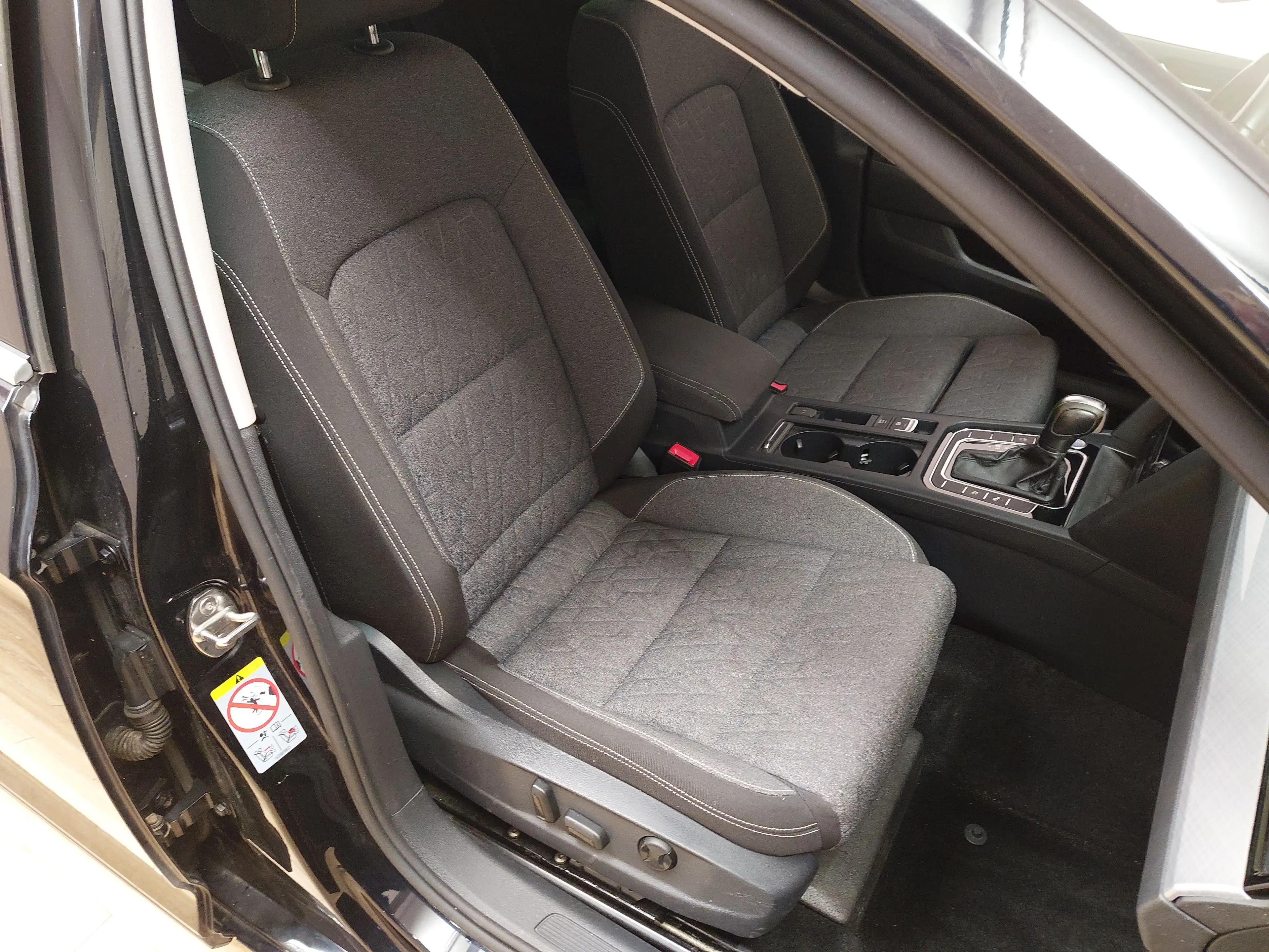 Volkswagen Passat Variant 2.0 TDI Business Navi LED AID RFK — photo 10