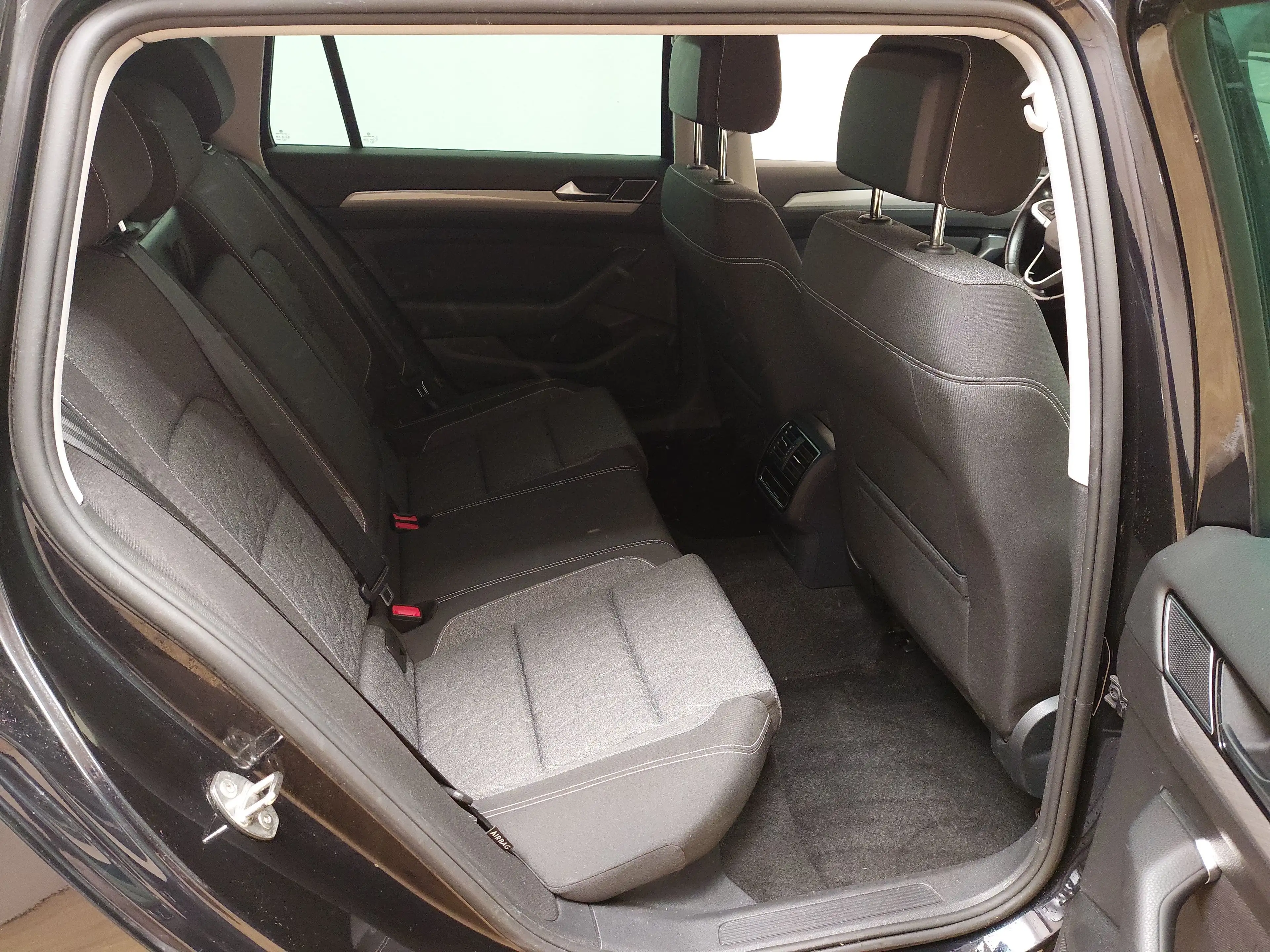 Volkswagen Passat Variant 2.0 TDI Business Navi LED AID RFK — photo 12