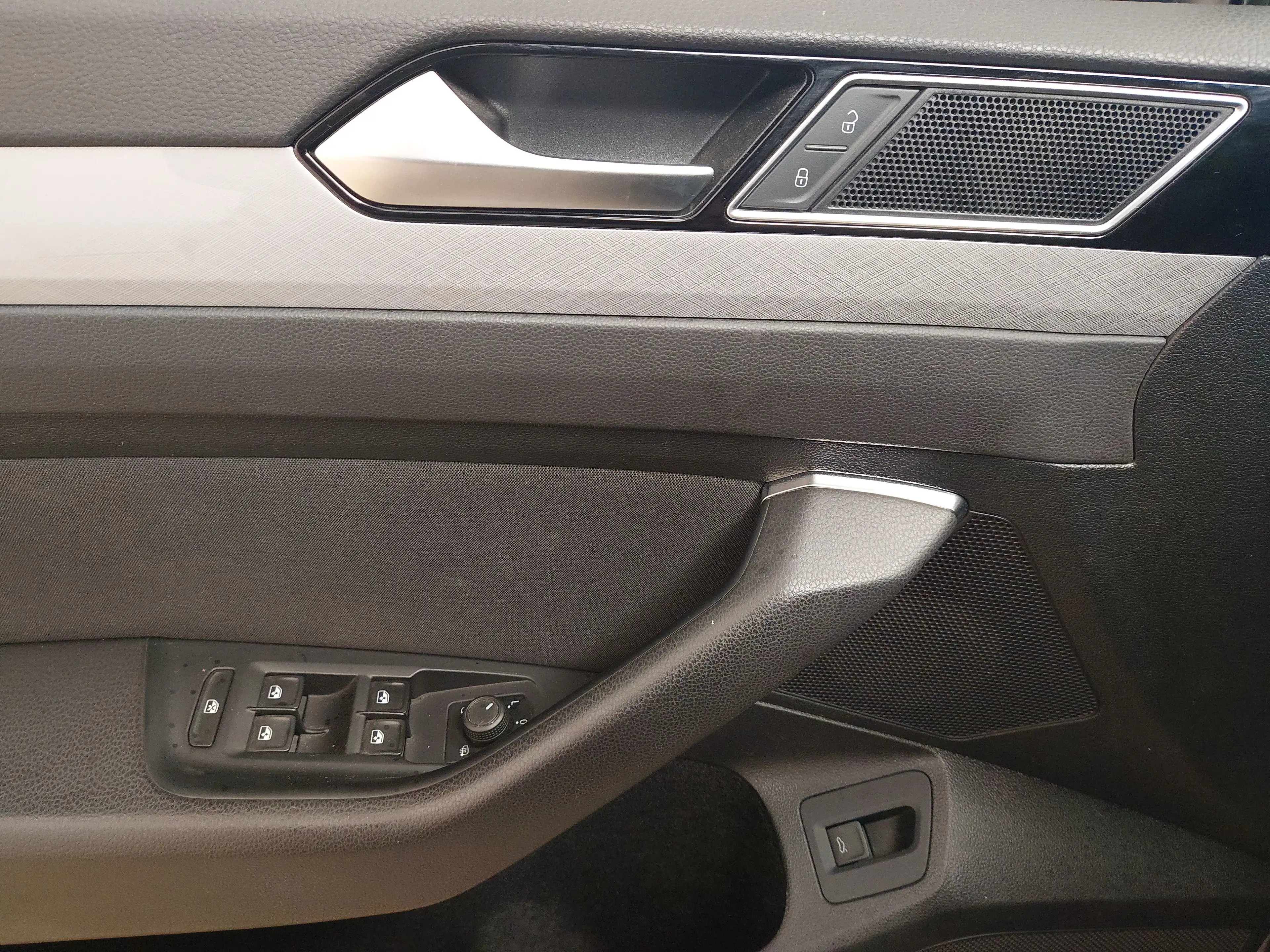 Volkswagen Passat Variant 2.0 TDI Business Navi LED AID RFK — photo 5