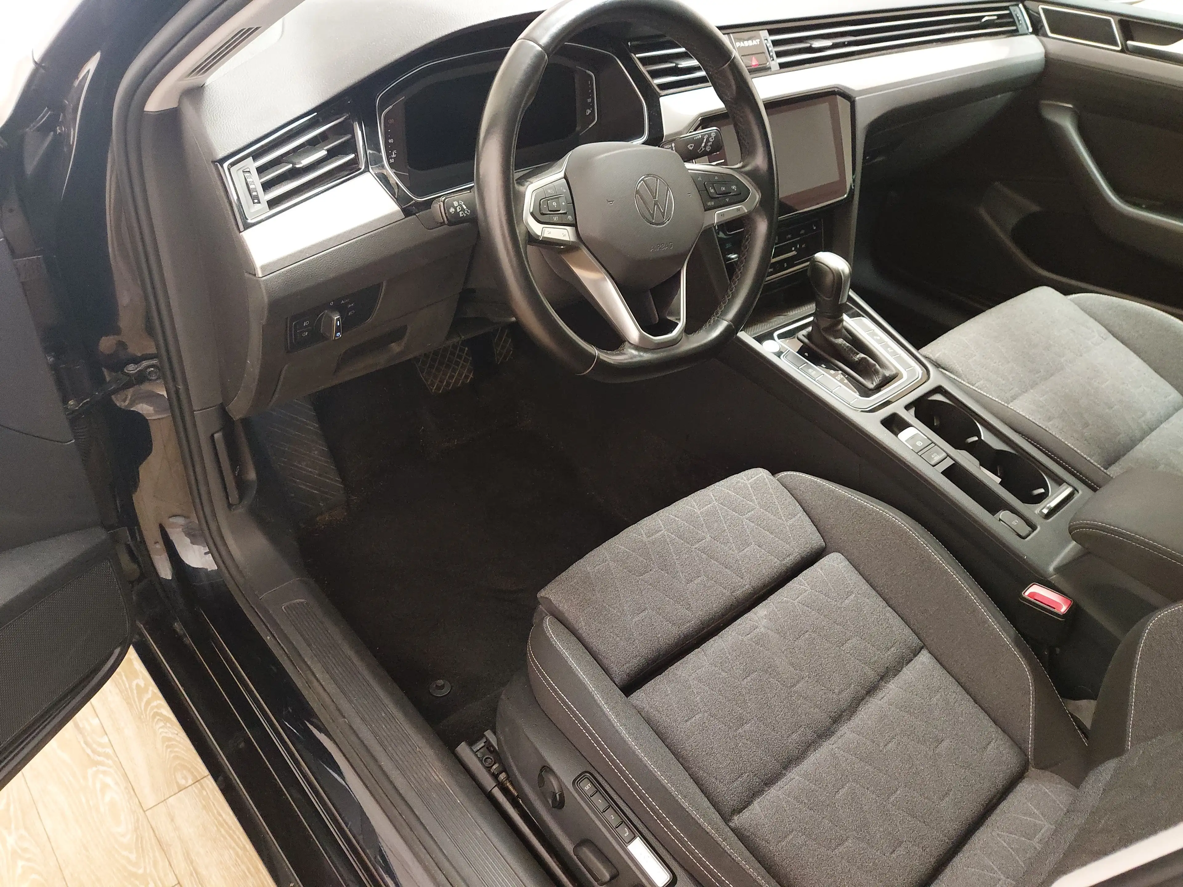 Volkswagen Passat Variant 2.0 TDI Business Navi LED AID RFK — photo 6