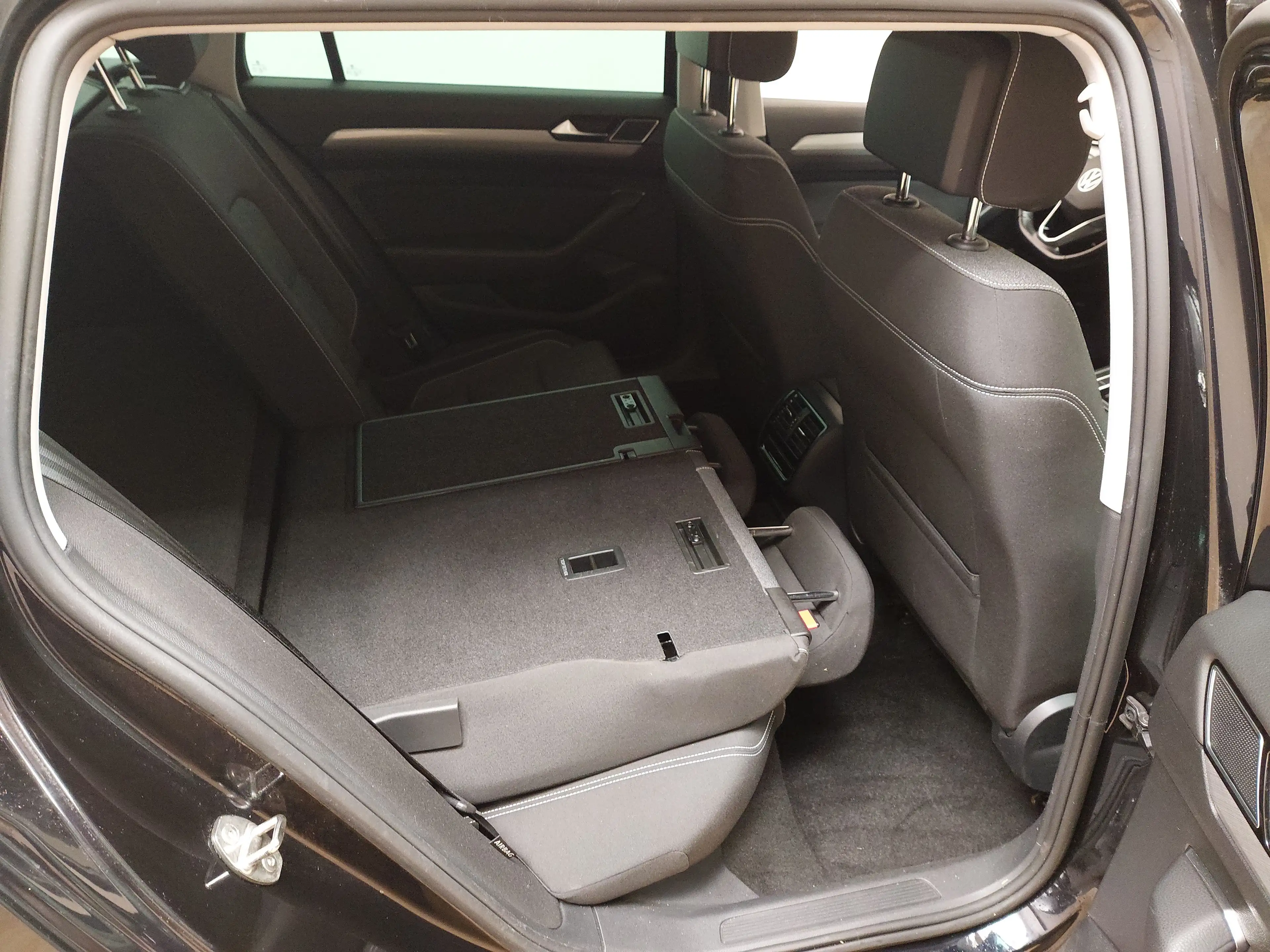 Volkswagen Passat Variant 2.0 TDI Business Navi LED AID RFK — photo 11