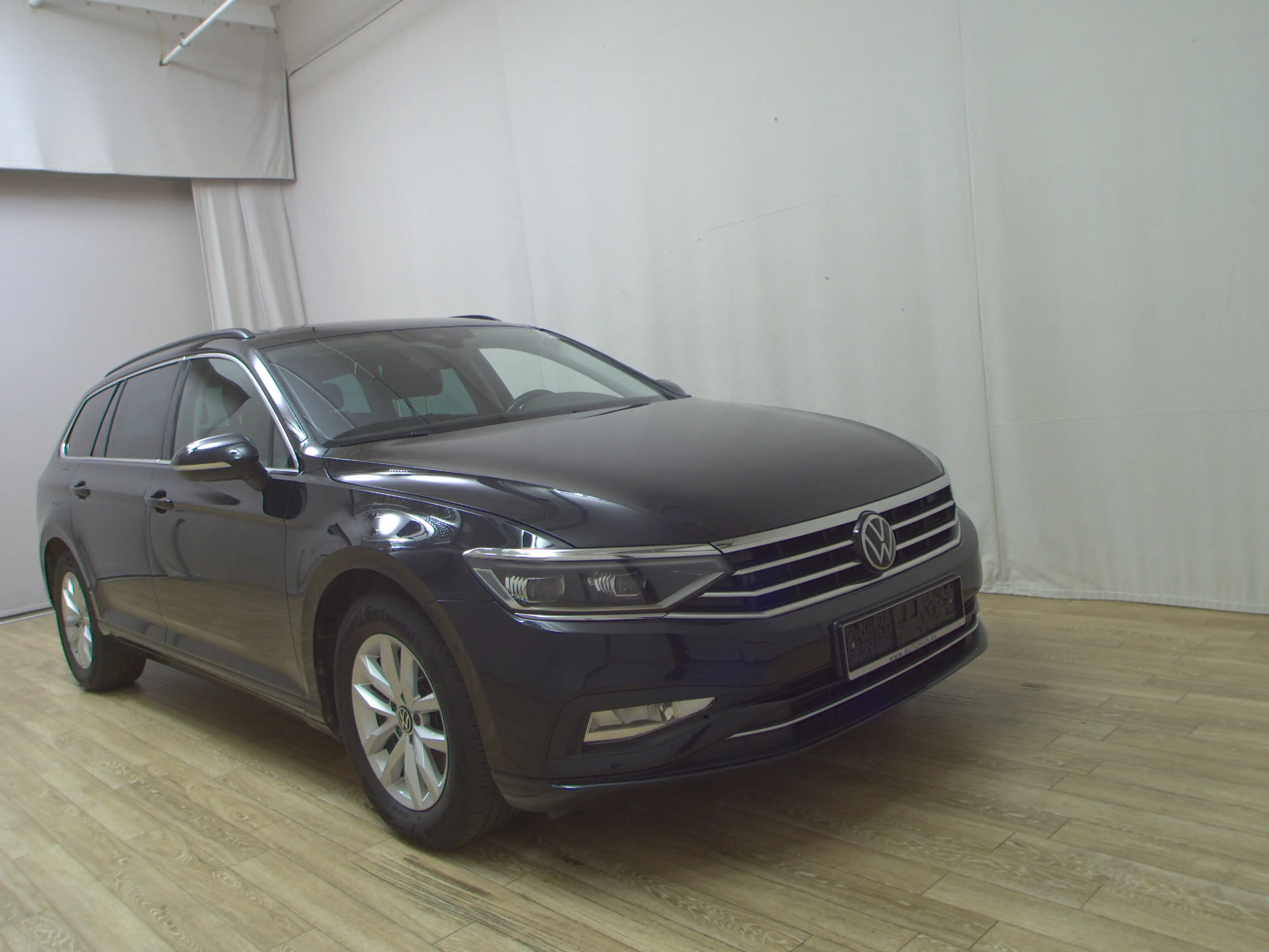 Volkswagen Passat Variant 2.0 TDI Business Navi LED AID RFK — photo 3
