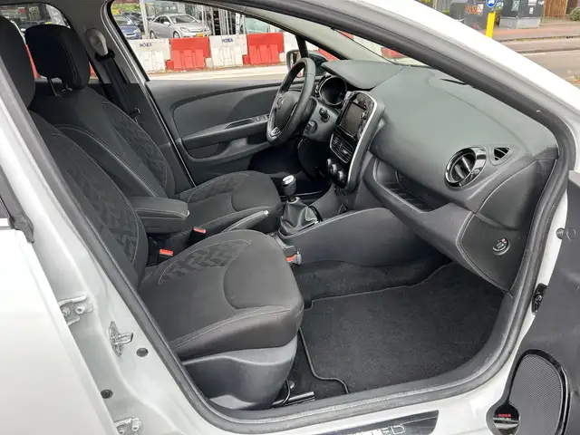 Renault Clio view 3