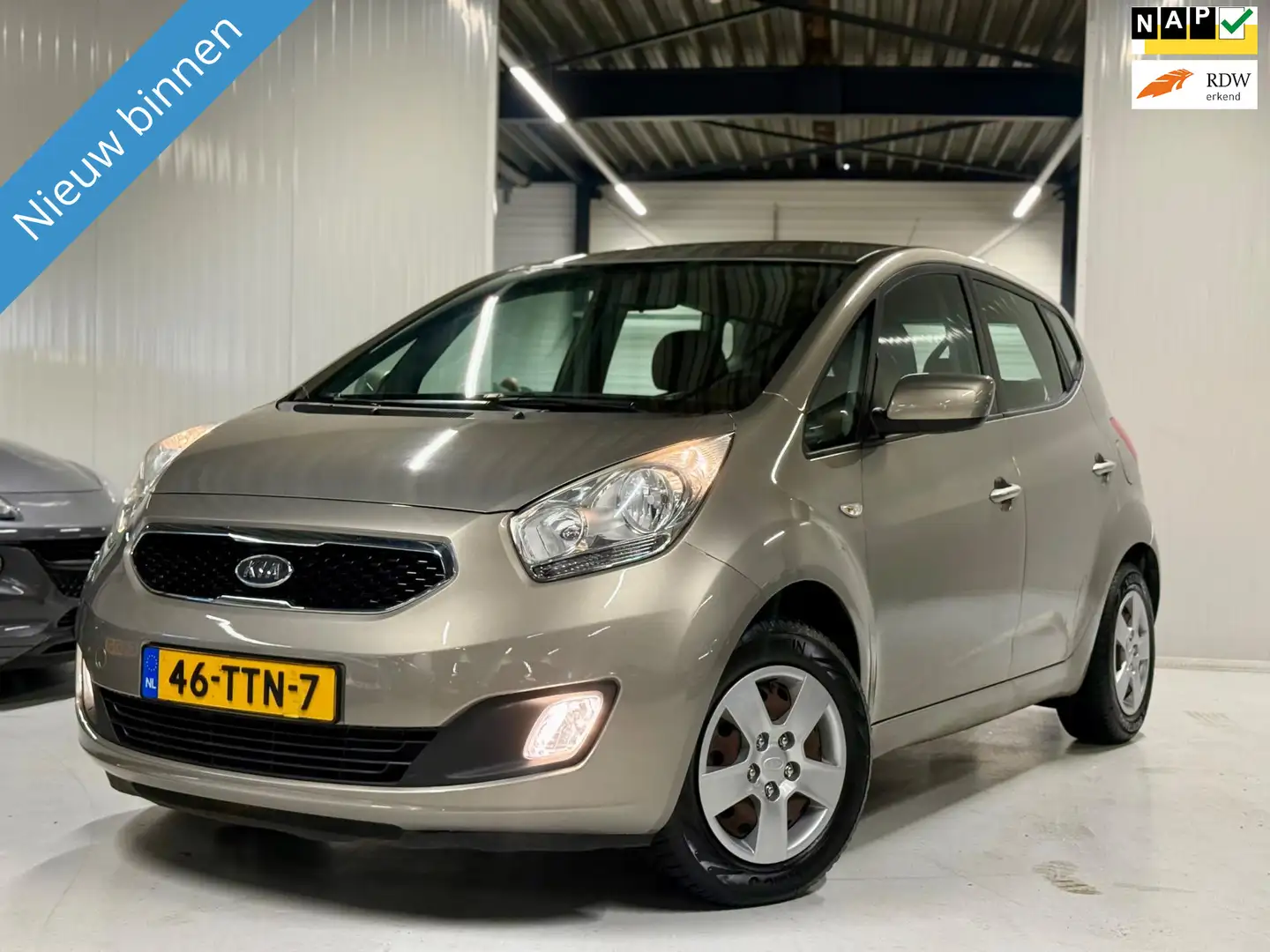 Kia Venga 1.4 CVVT Plus Pack Navigatie|Camera|Trekhaak! Grau - 1