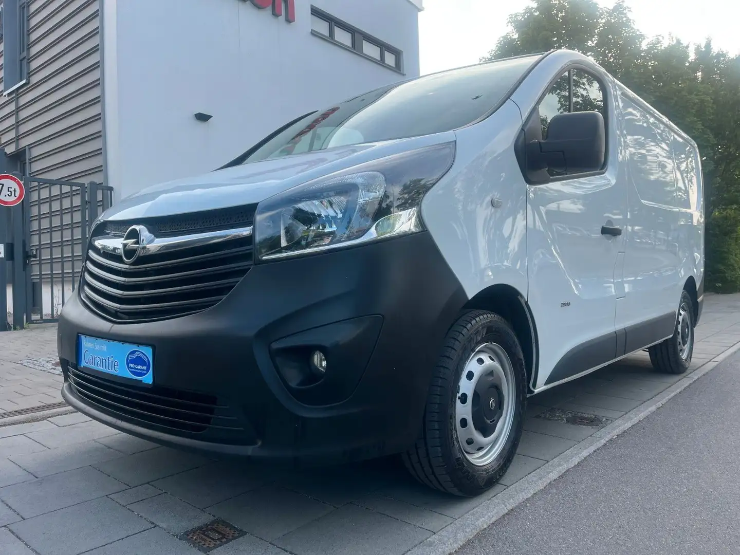 Opel Vivaro B Kombi Kasten SORTIMO REGALE /NAVI/EUR.6 Weiß - 2