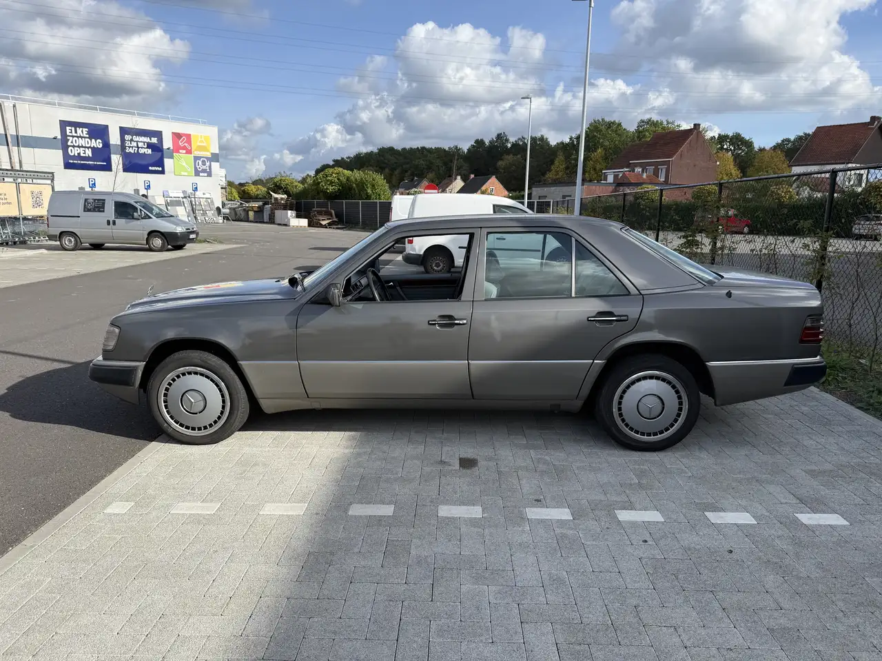 Mercedes-Benz 200