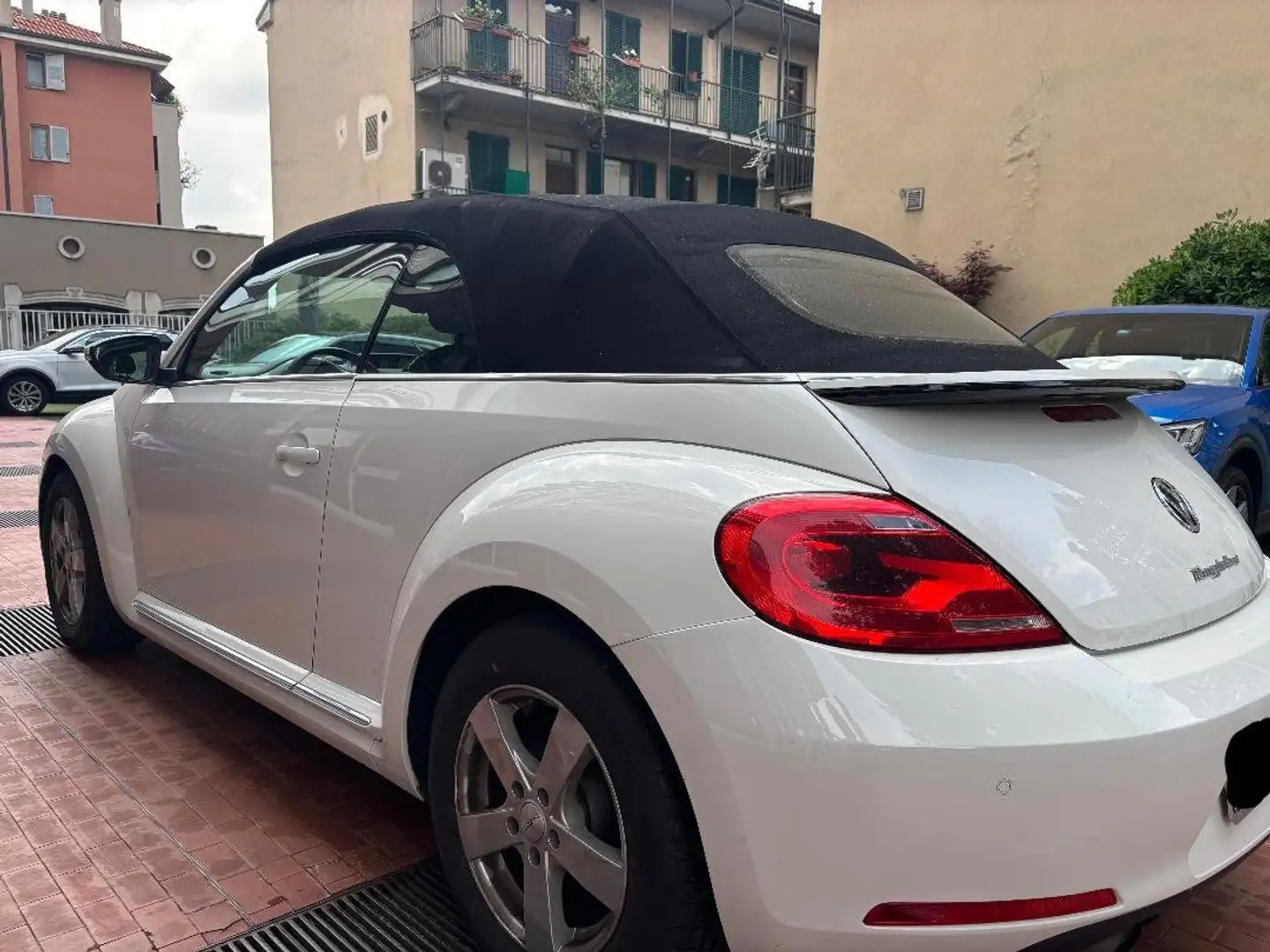 Volkswagen Maggiolino Cabrio 1.6 tdi Design 105cv dsg- automatica- Blanco - 2