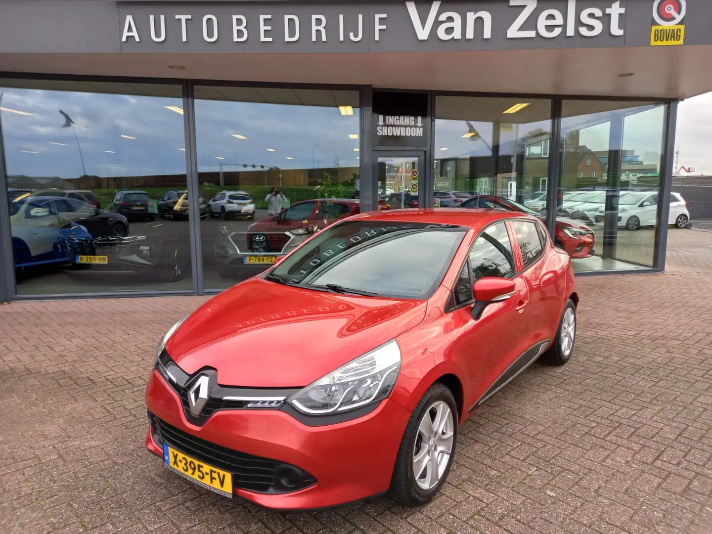 Renault Clio 1.2 Dynamique Automaat, Airco, Multimedia systeem, Rosso - 1