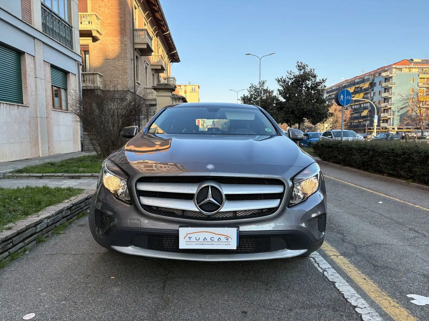 Mercedes-Benz GLA 180 Mercedes-Benz GLA-Class GLA 180 CDI Premium Grau - 2