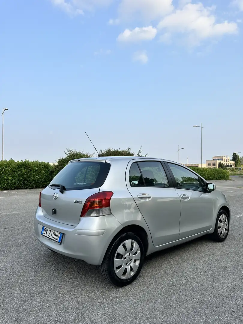 Toyota Yaris 5p 1.0 Luxury Pack - 2
