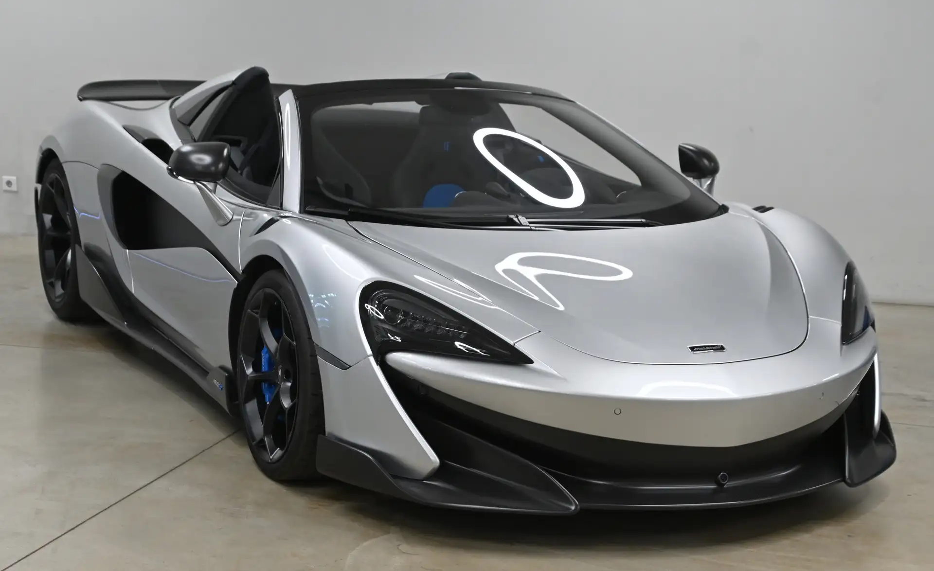 맥라렌 600LT Spider 2022 은색 사진 2
