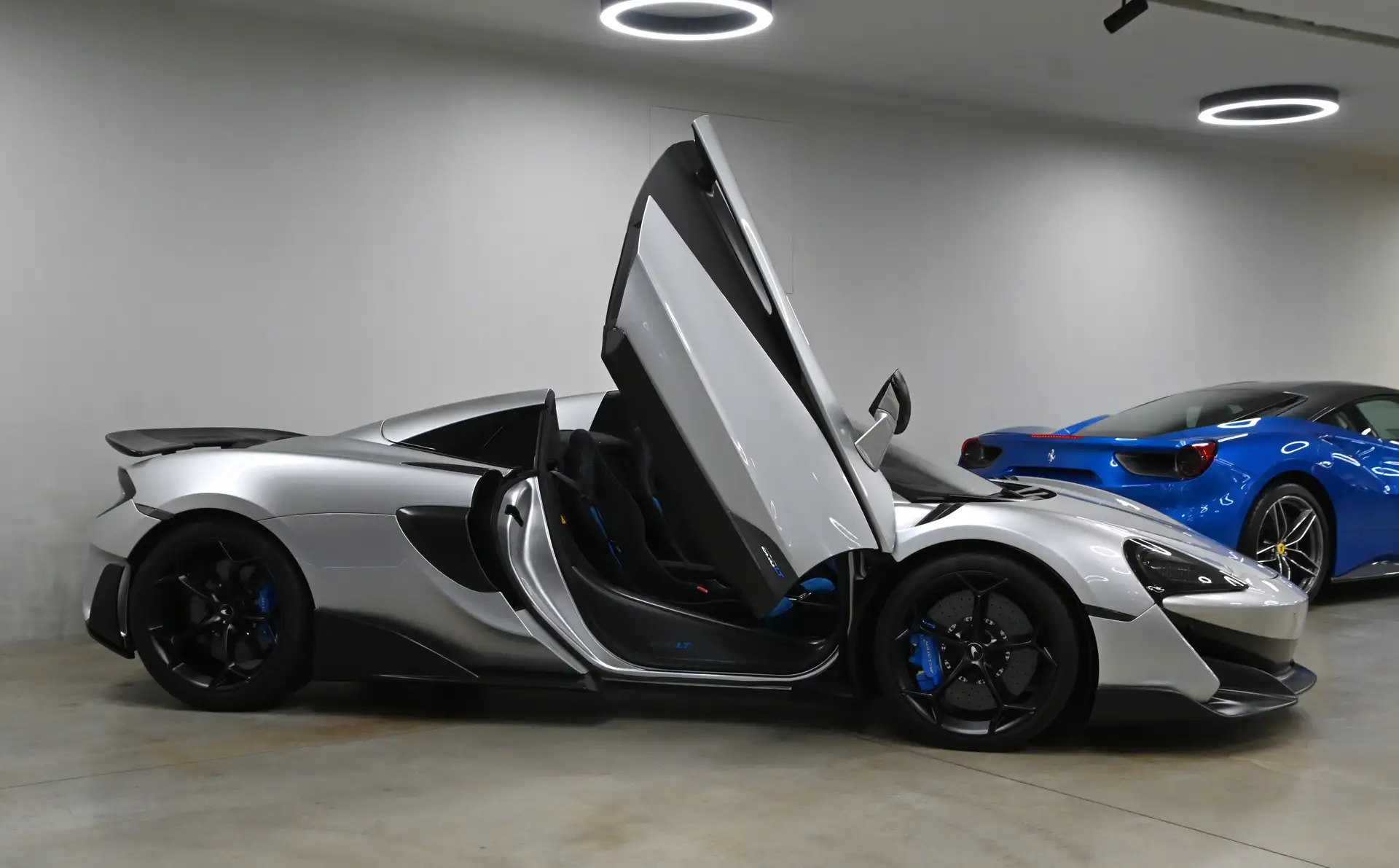 맥라렌 600LT Spider 2022 은색 사진 4