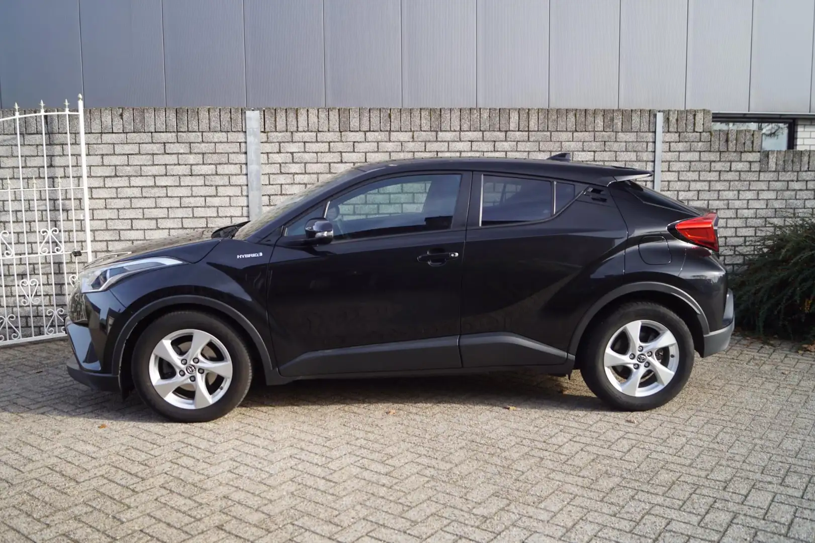 Toyota C-HR 1.8 Hybrid Dynamic Autom Navi Camera Sportst Clima Zwart - 2