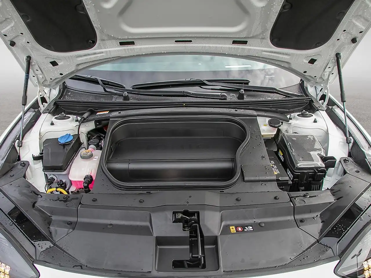 Hyundai IONIQ 6 снимка Hyundai IONIQ 6
