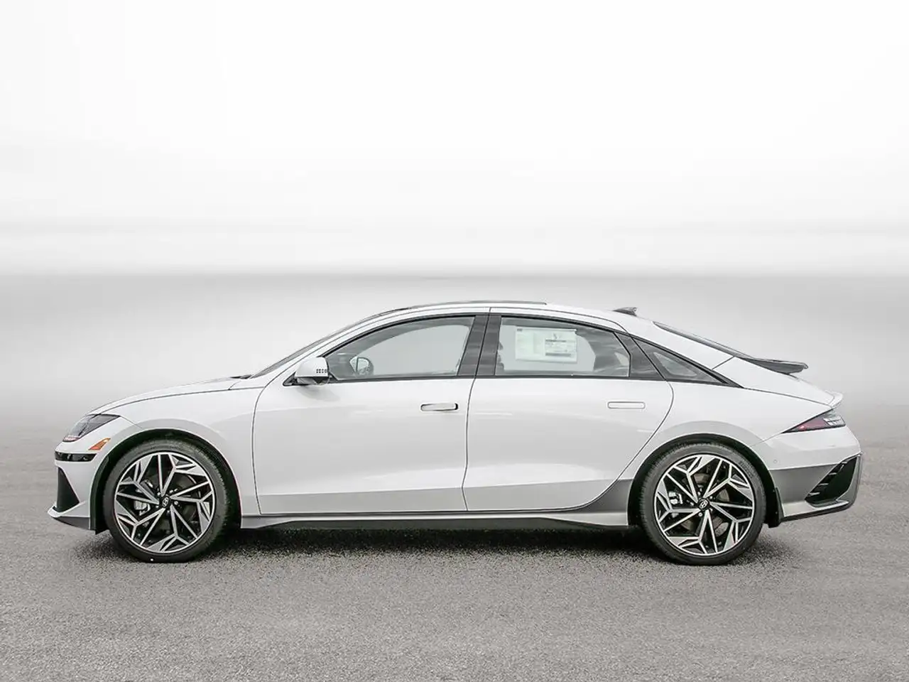 Hyundai IONIQ 6 снимка Hyundai IONIQ 6