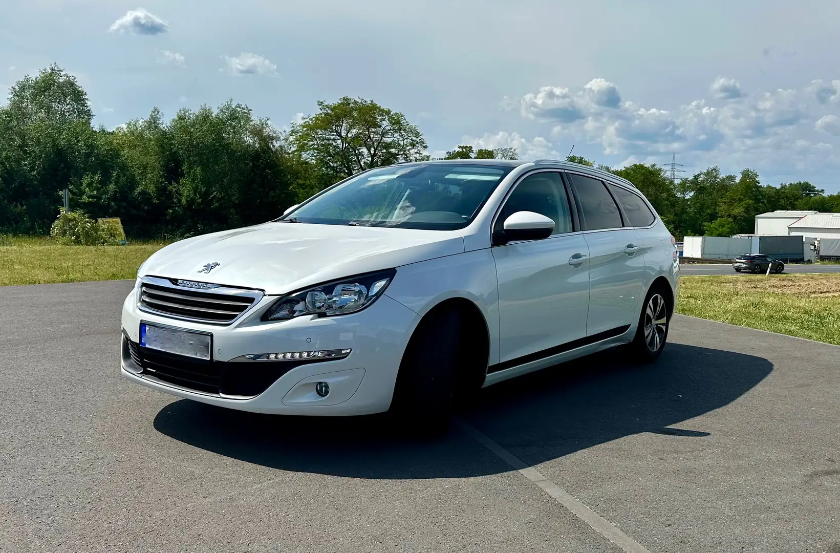 Peugeot 308 SW 2015 Weiß - 1