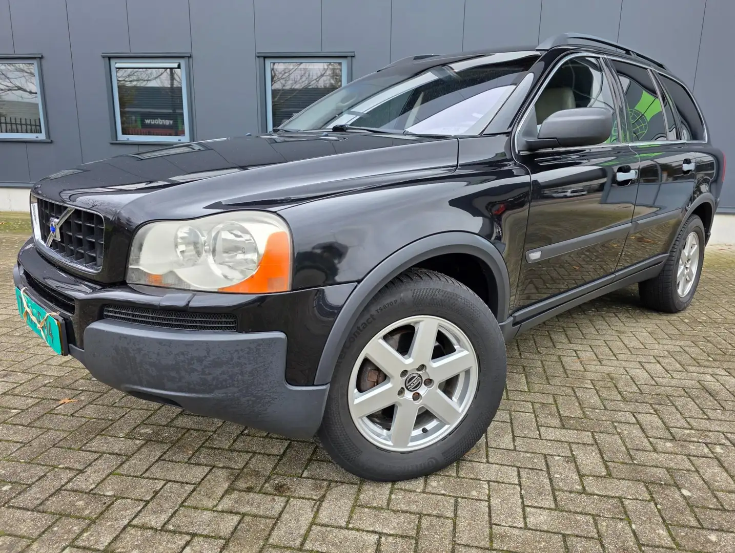 Volvo XC90 2.4 D5 summum, netto € 5.950, bijtel vriendelijk! Zwart - 2