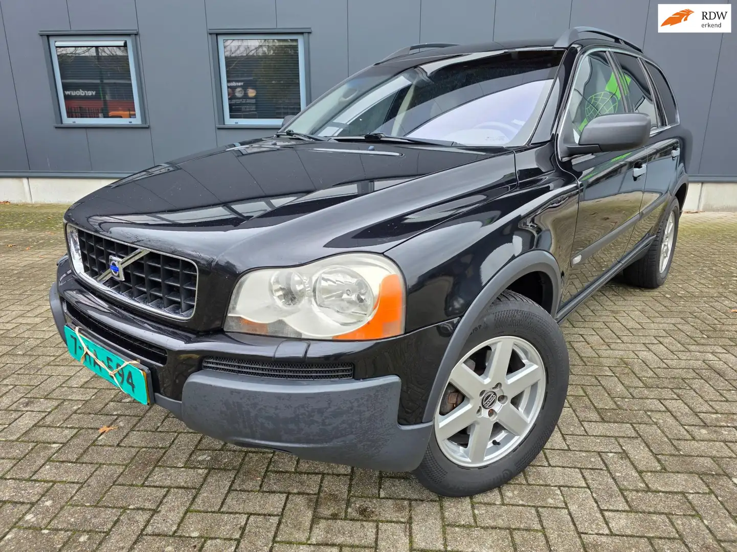 Volvo XC90 2.4 D5 summum, netto € 5.950, bijtel vriendelijk! Zwart - 1