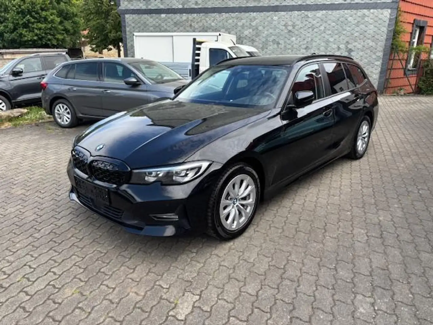 BMW 318 d Hybrid Touring Automatik ADVANTAGE+PARKING+ Noir - 2