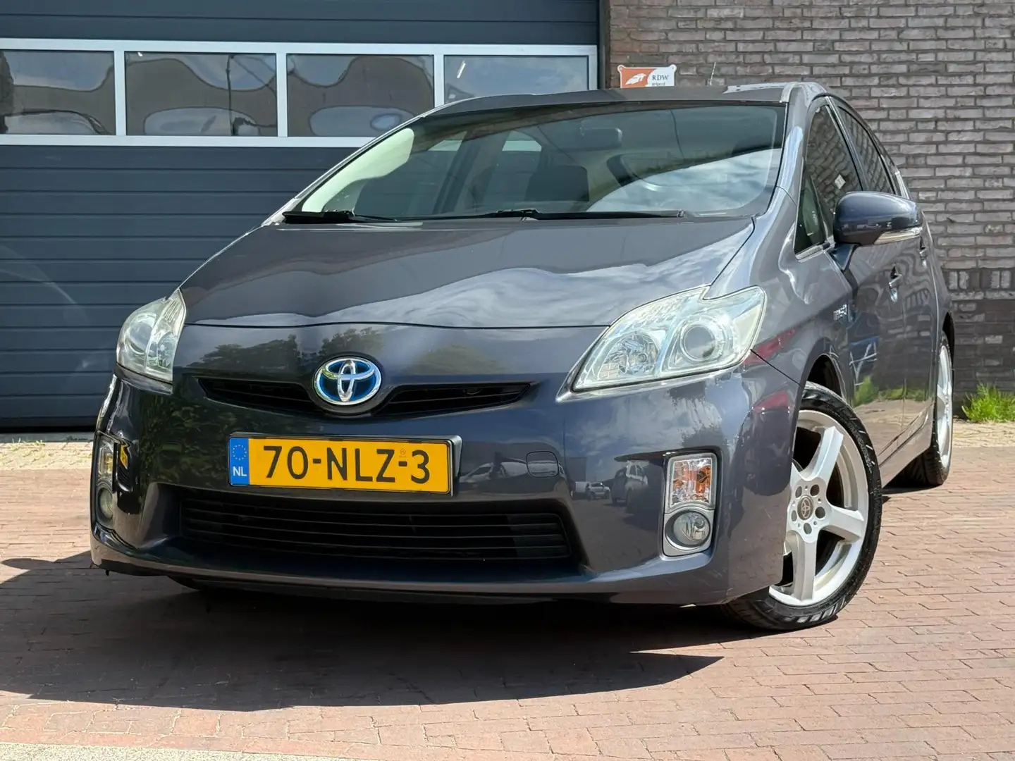 Toyota Prius 1.8 Comfort|Climate|1e Eig. Gris - 2