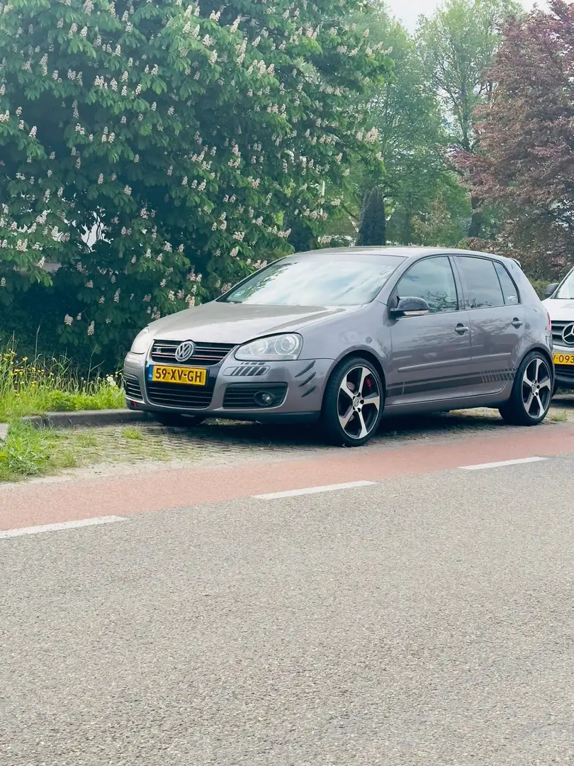 Volkswagen Golf 1.6 FSI GT Sport Bns Grijs - 1
