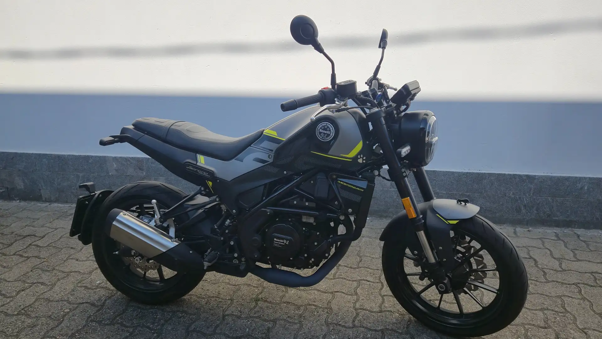 Benelli Leoncino 250 ABS Gri - 2