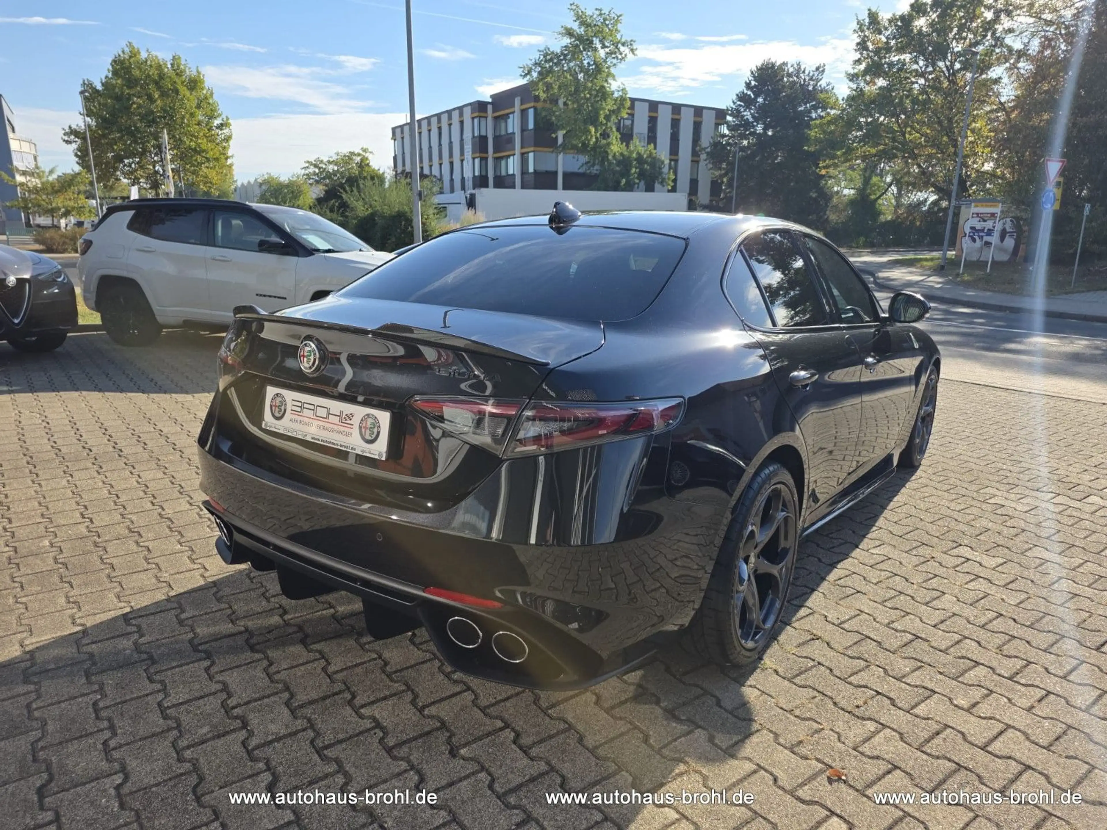 Alfa Romeo Giulia Quadrifoglio Oro Sondermodell — photo 4