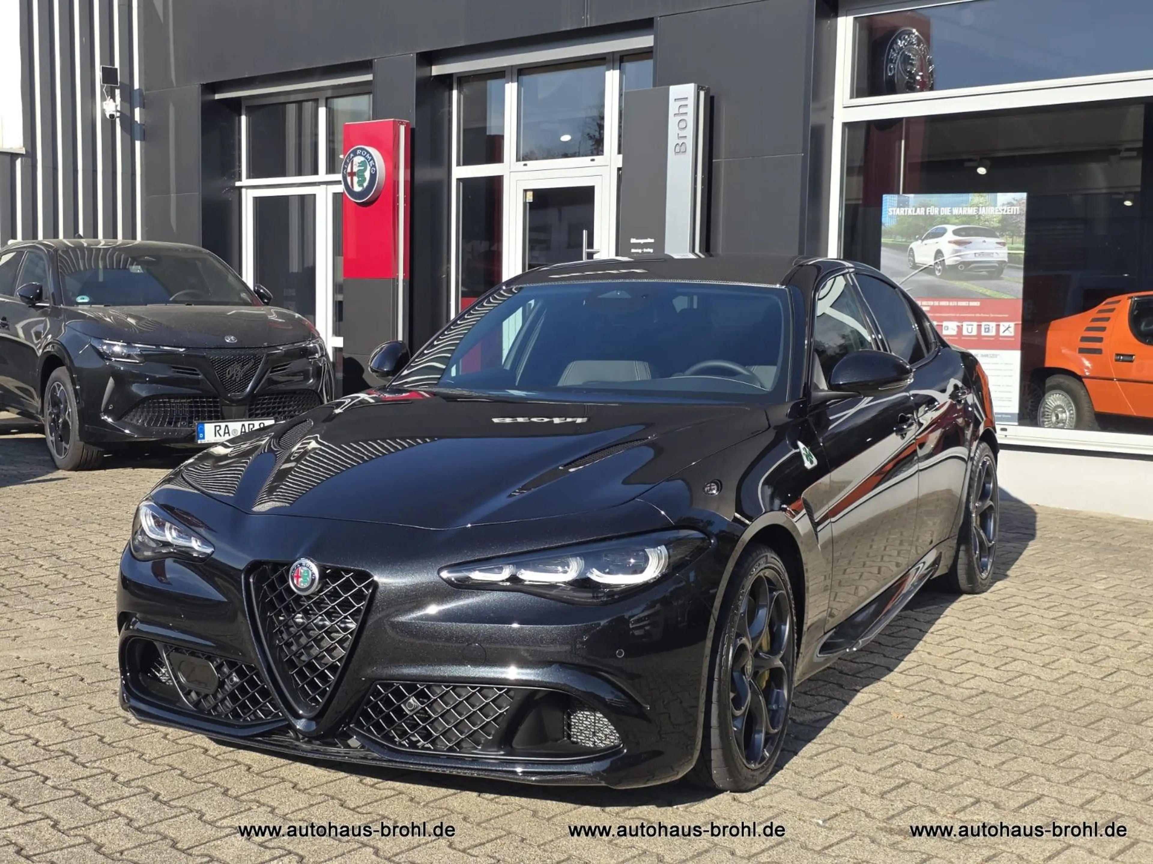 Alfa Romeo Giulia Quadrifoglio Oro Sondermodell — photo 3