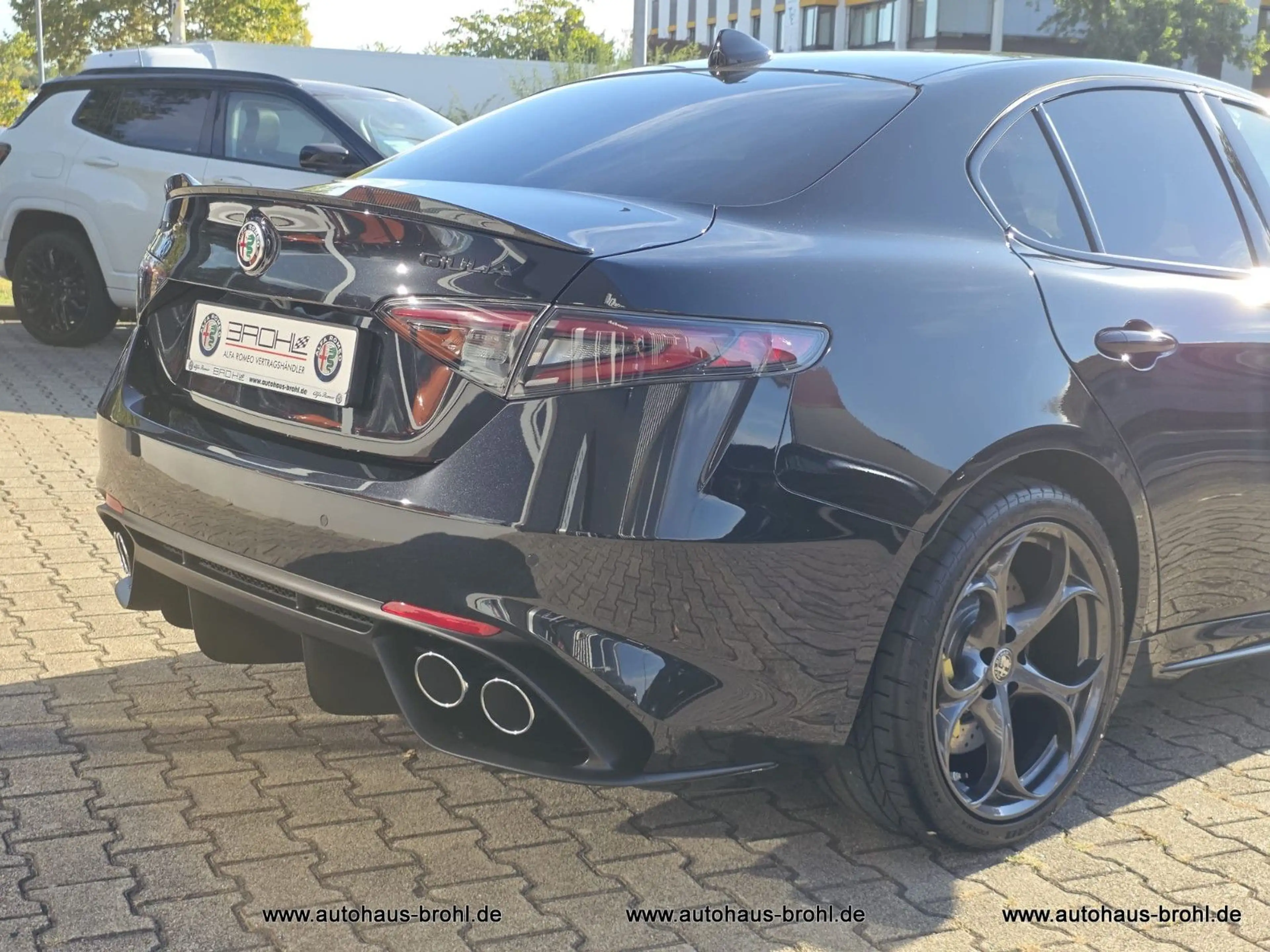 Alfa Romeo Giulia Quadrifoglio Oro Sondermodell — photo 5