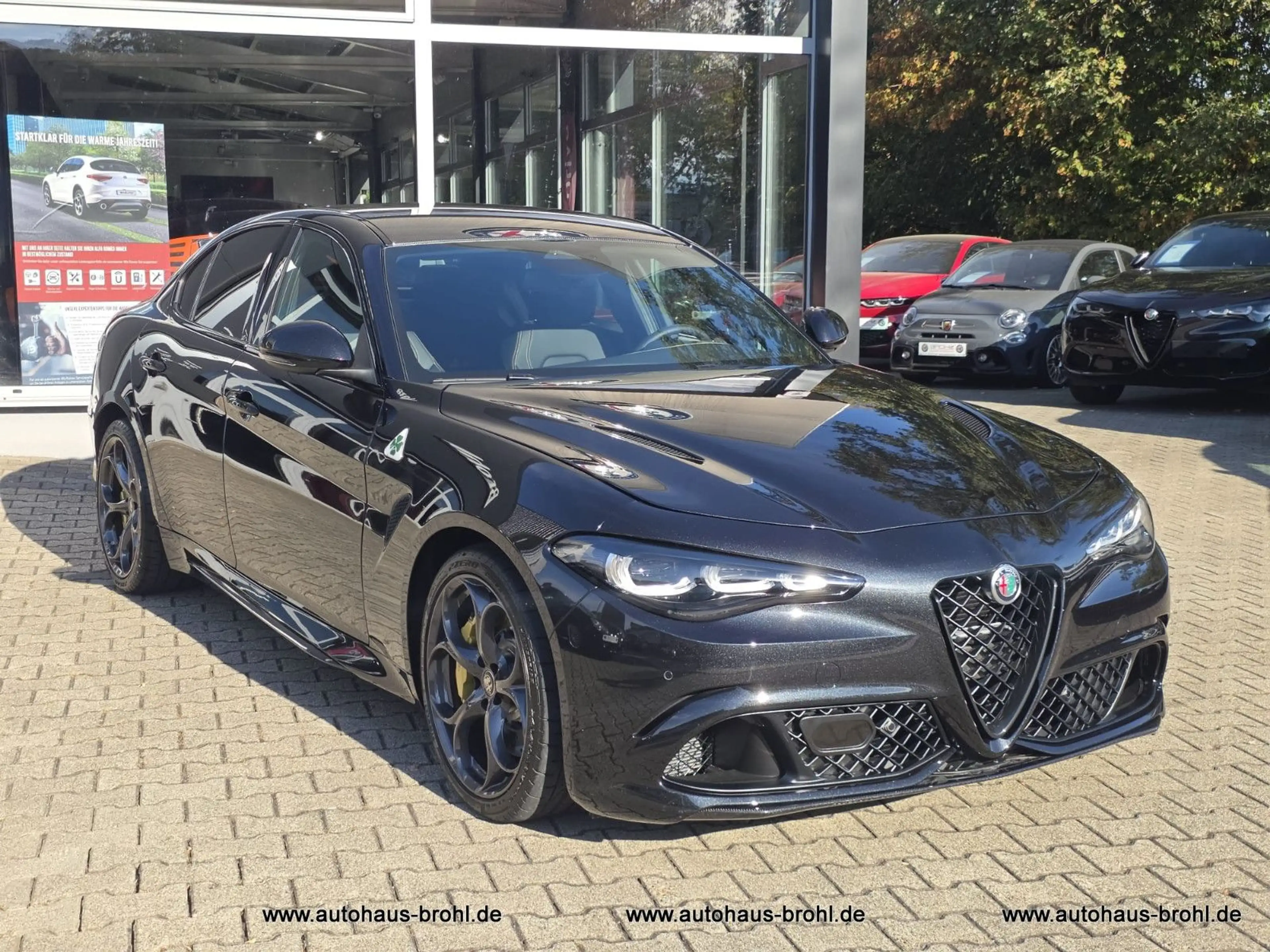Alfa Romeo Giulia Quadrifoglio Oro Sondermodell — photo 2