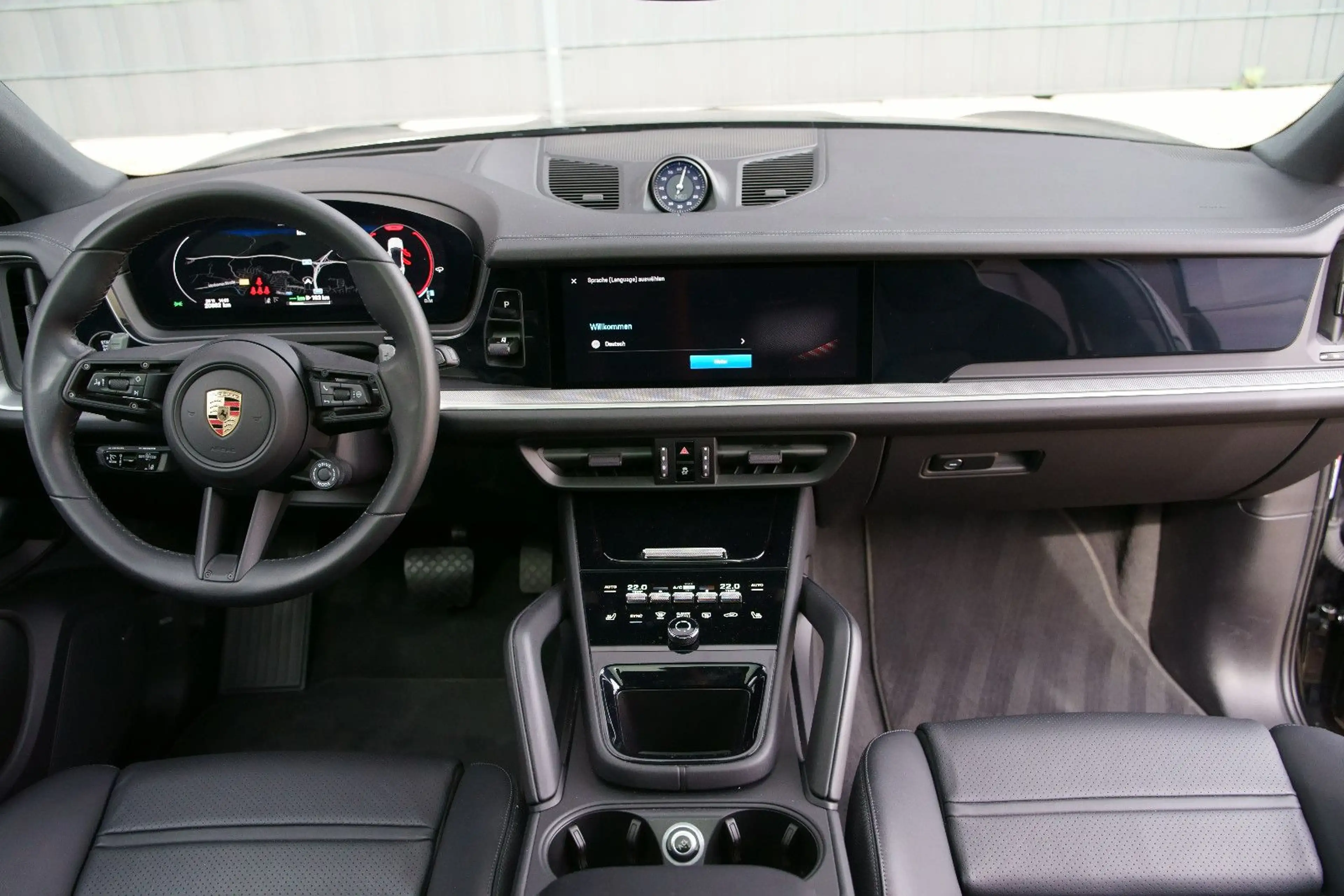 Porsche Cayenne Coupe E-Hybrid /AHK/INNO/HEADUP — photo 9