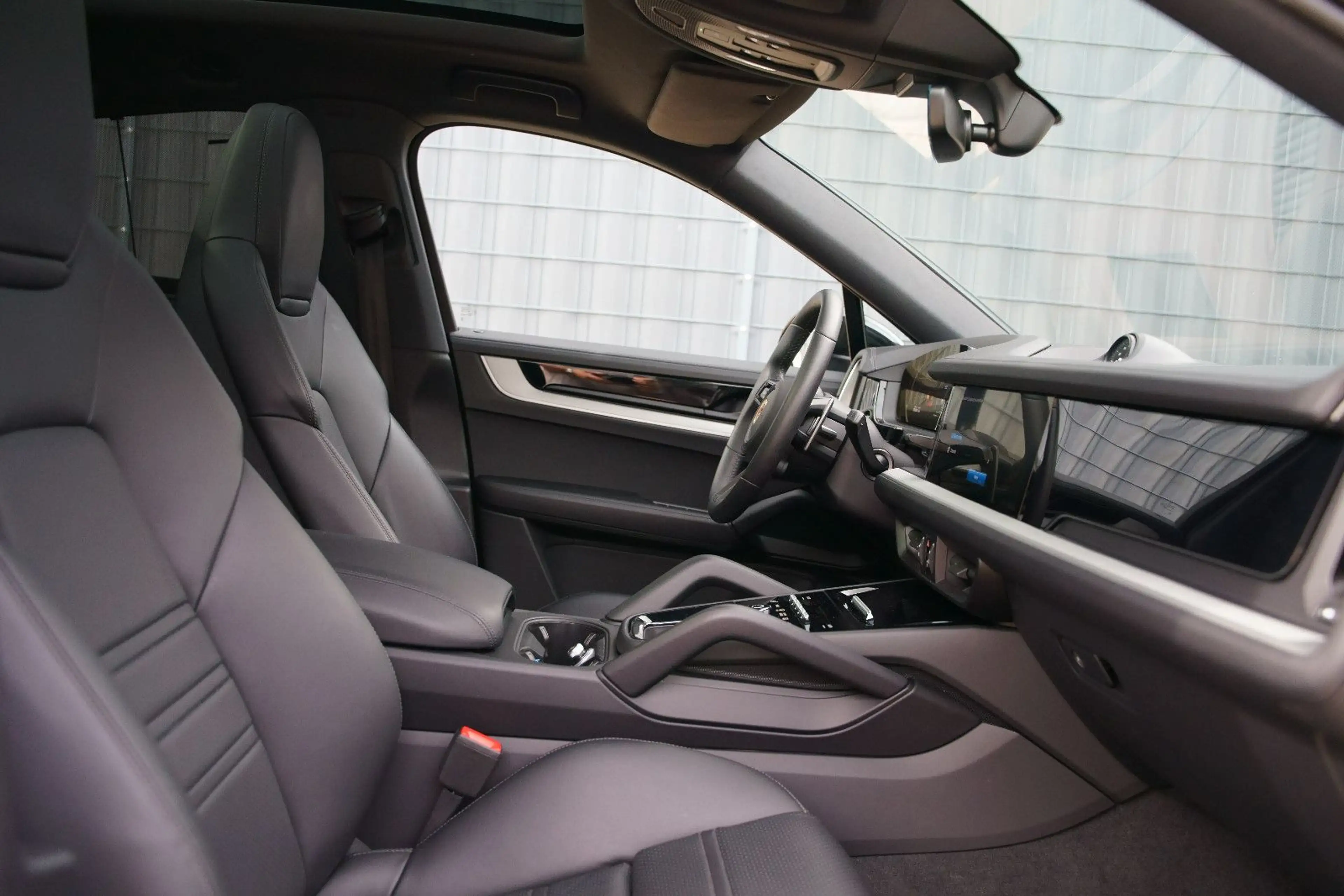 Porsche Cayenne Coupe E-Hybrid /AHK/INNO/HEADUP — photo 11