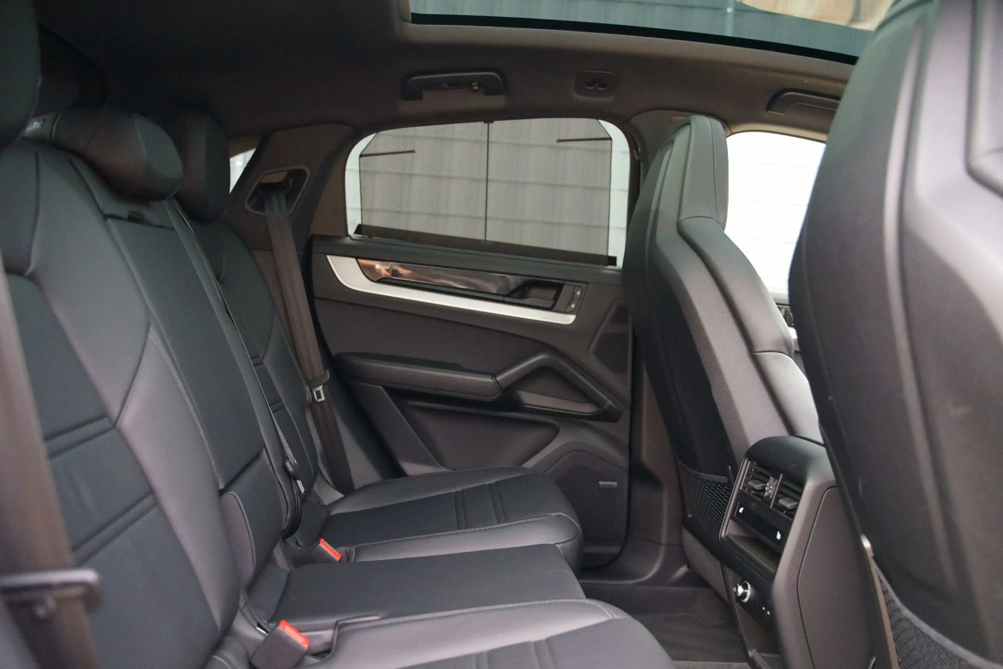Porsche Cayenne Coupe E-Hybrid /AHK/INNO/HEADUP — photo 12