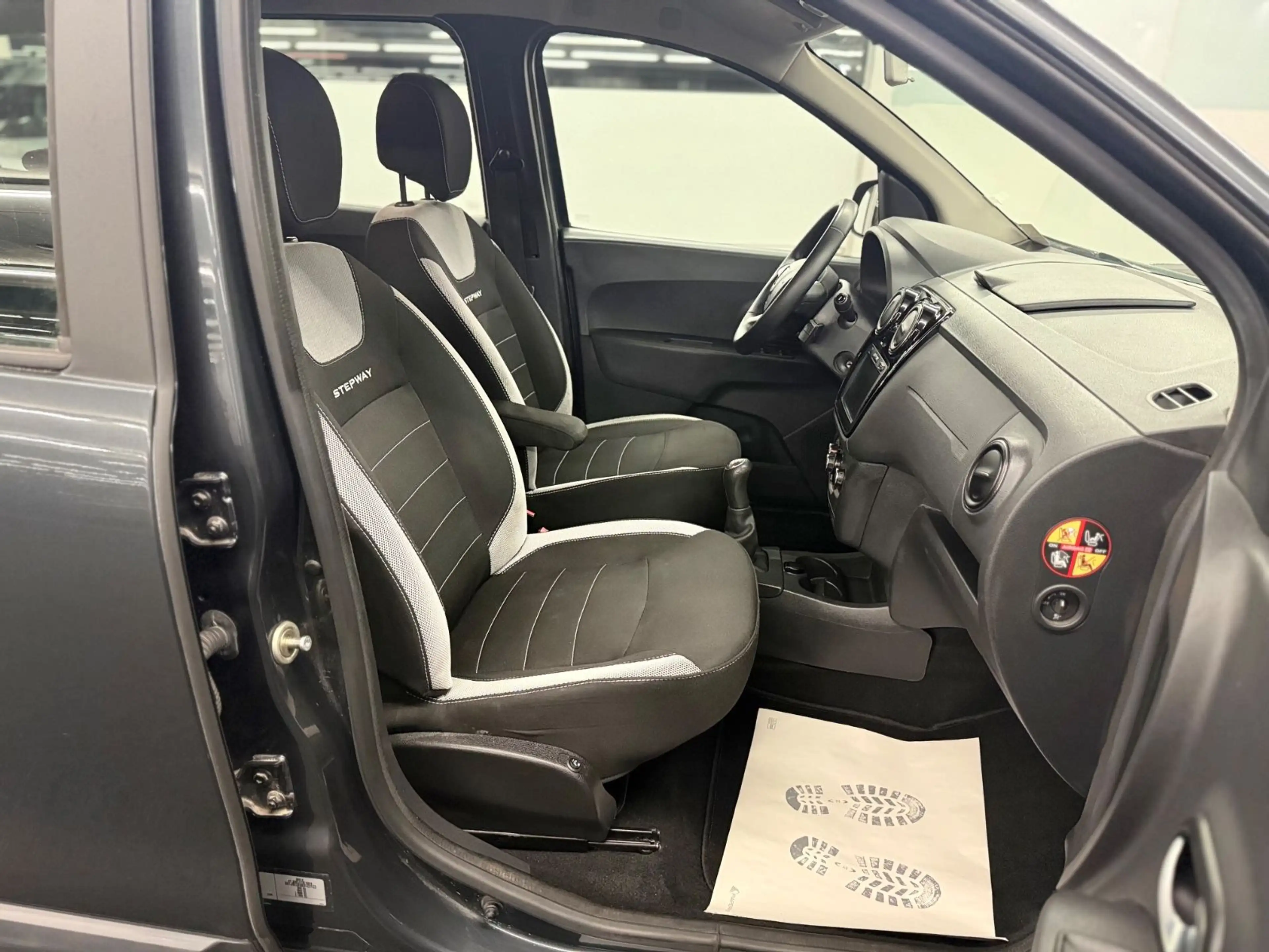 Dacia Lodgy Stepway *RFK* NAVI* SHZ* 7 Sitzer* — photo 12
