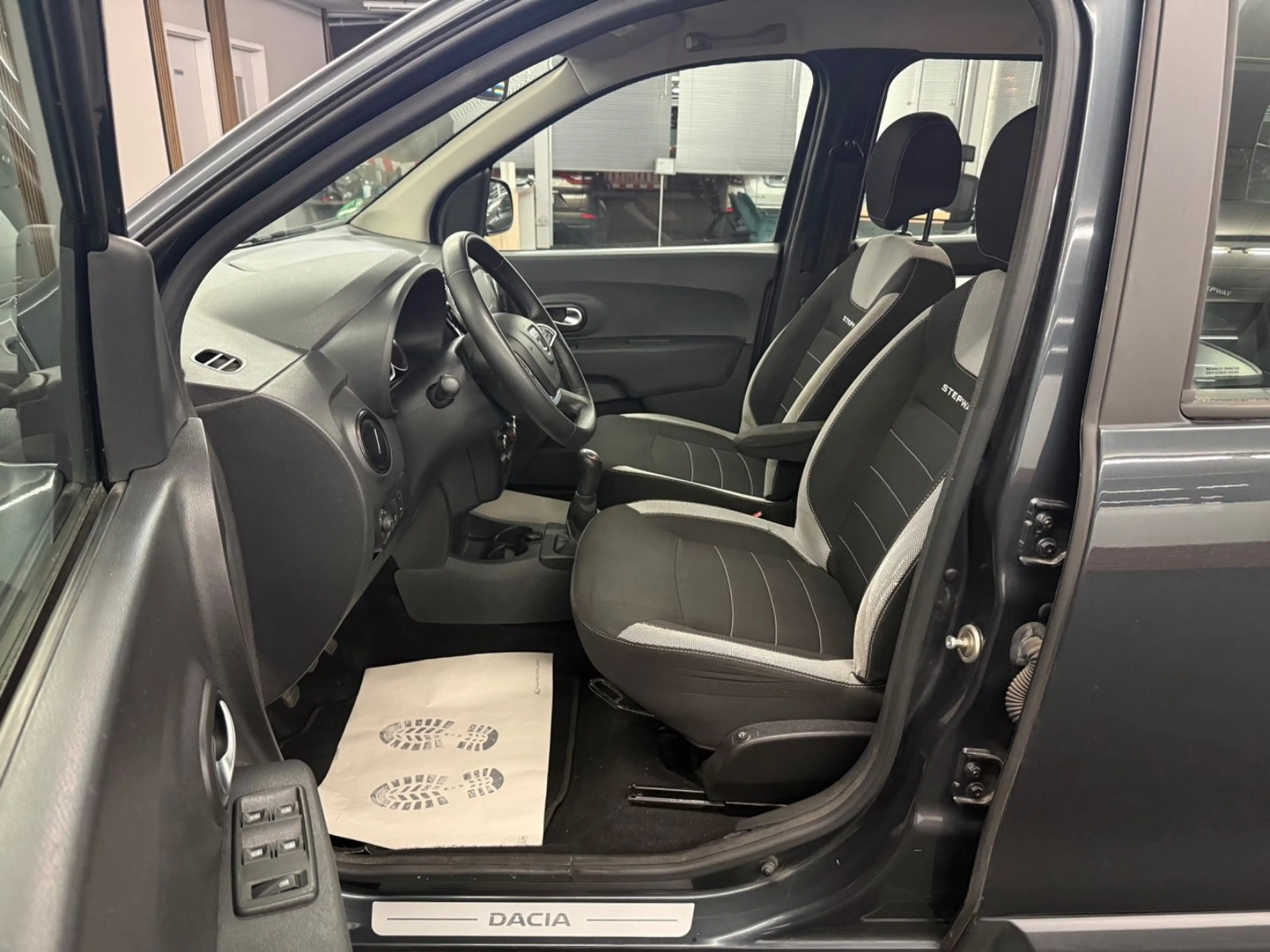 Dacia Lodgy Stepway *RFK* NAVI* SHZ* 7 Sitzer* — photo 14