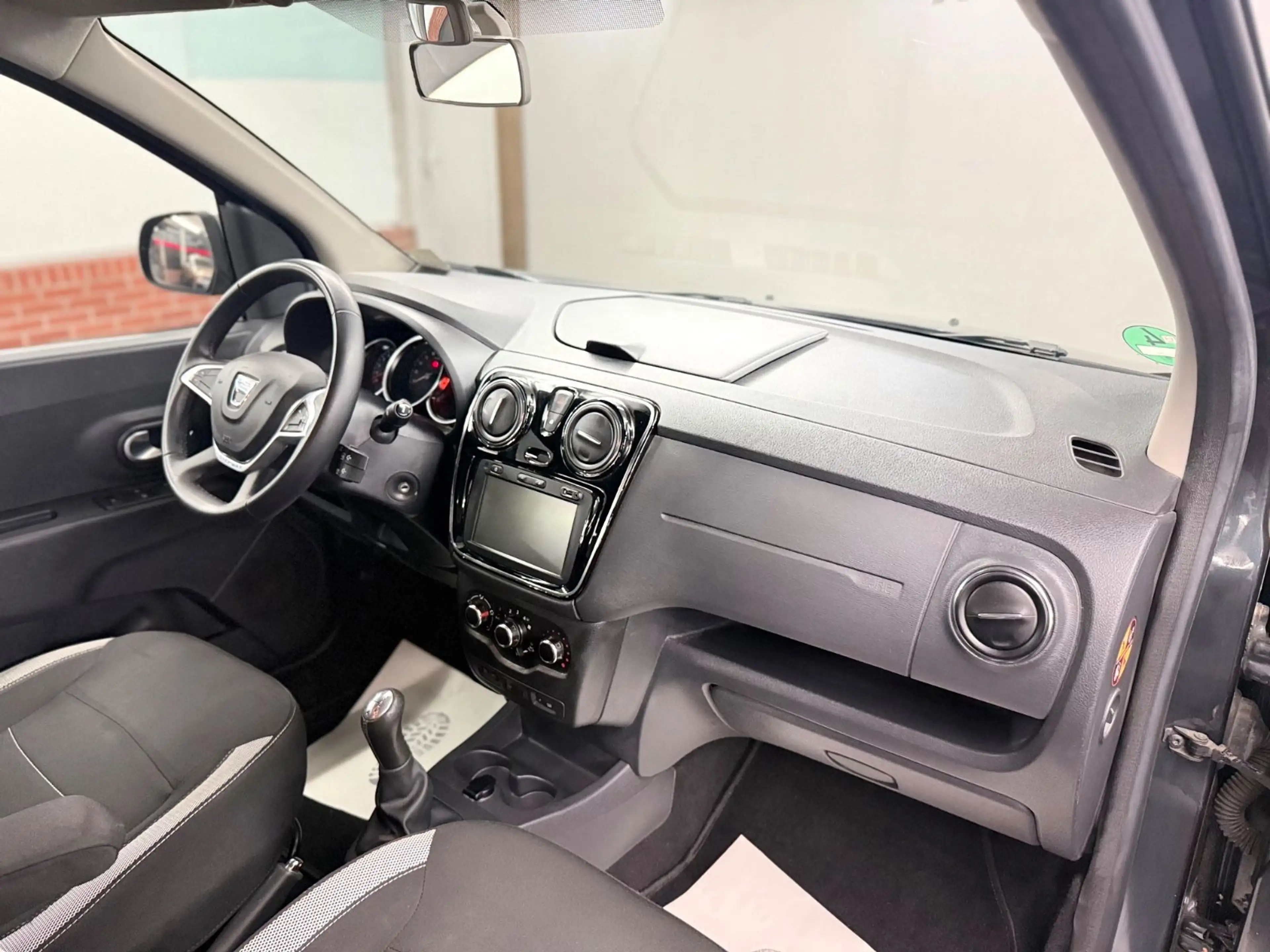 Dacia Lodgy Stepway *RFK* NAVI* SHZ* 7 Sitzer* — photo 13