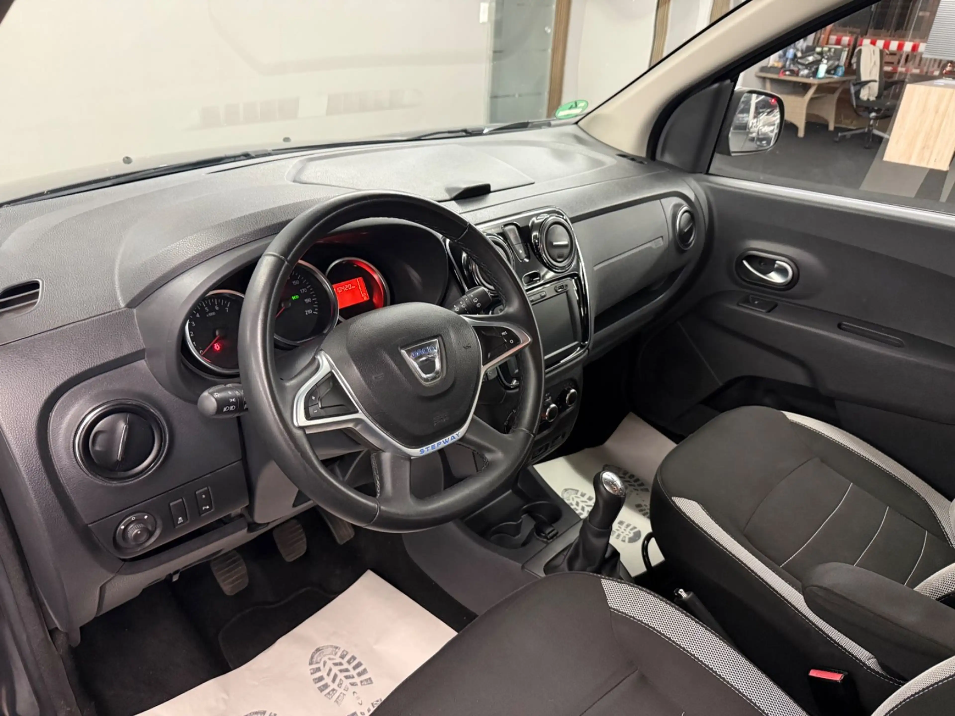 Dacia Lodgy Stepway *RFK* NAVI* SHZ* 7 Sitzer* — photo 15