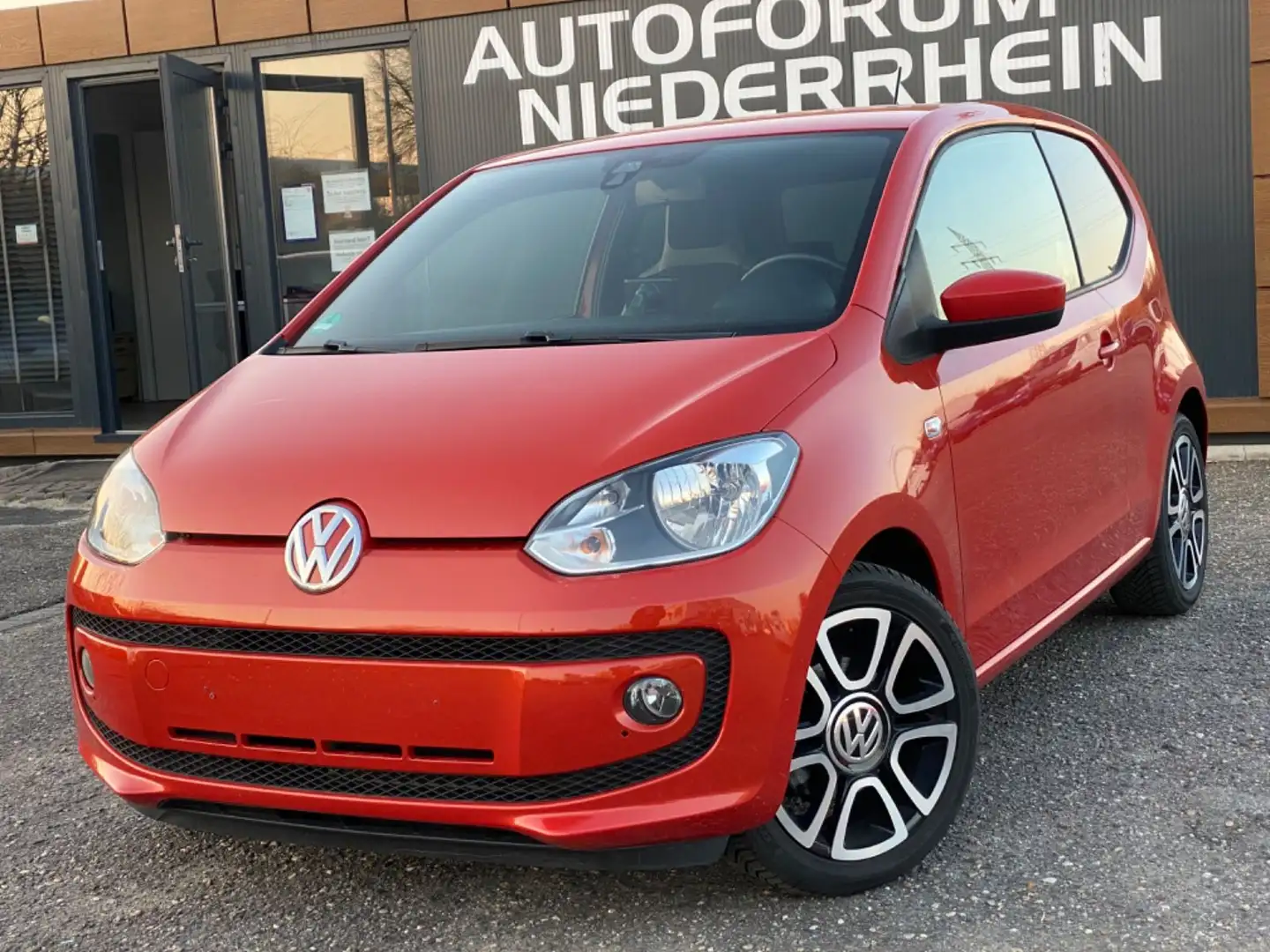 Volkswagen up! high up! 1.0 KLIMA* NAVIGATION* ALUFELGEN* Pomarańczowy - 1