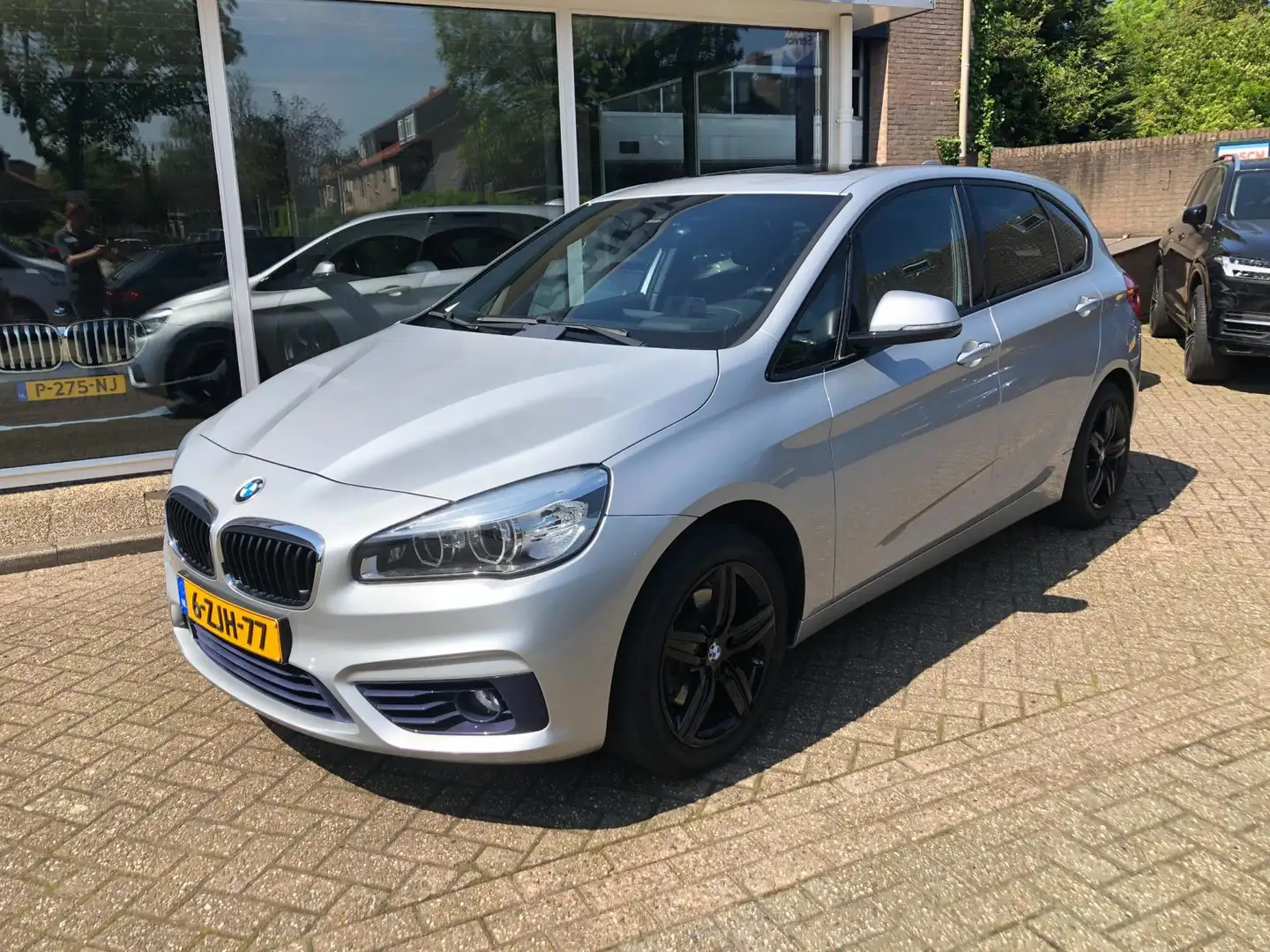 BMW 220 2-serie Active Tourer 220i High Executive Grijs - 2