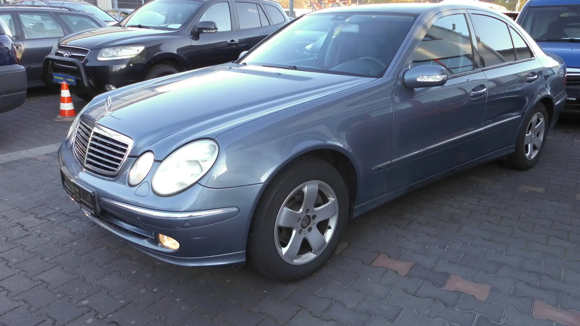 Mercedes-Benz E 240 E-Klasse Avantgarde.VOLL.AUTOMATIK.LEDER.CHIBEDACH Blau - 2