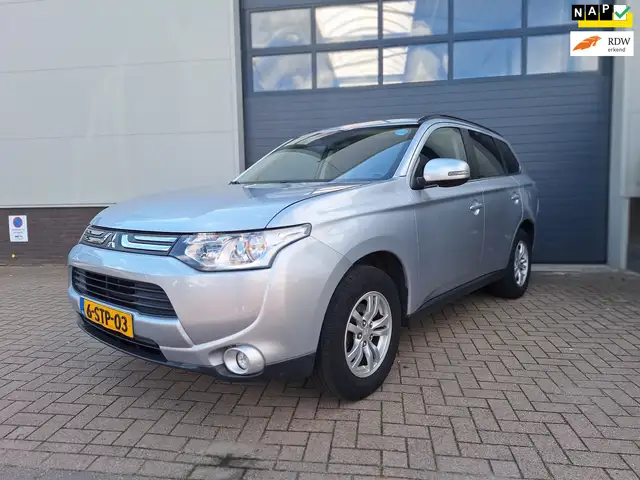 Mitsubishi Outlander | 2.0 Intense | Navigatie | Bluetooth | Airco | Au